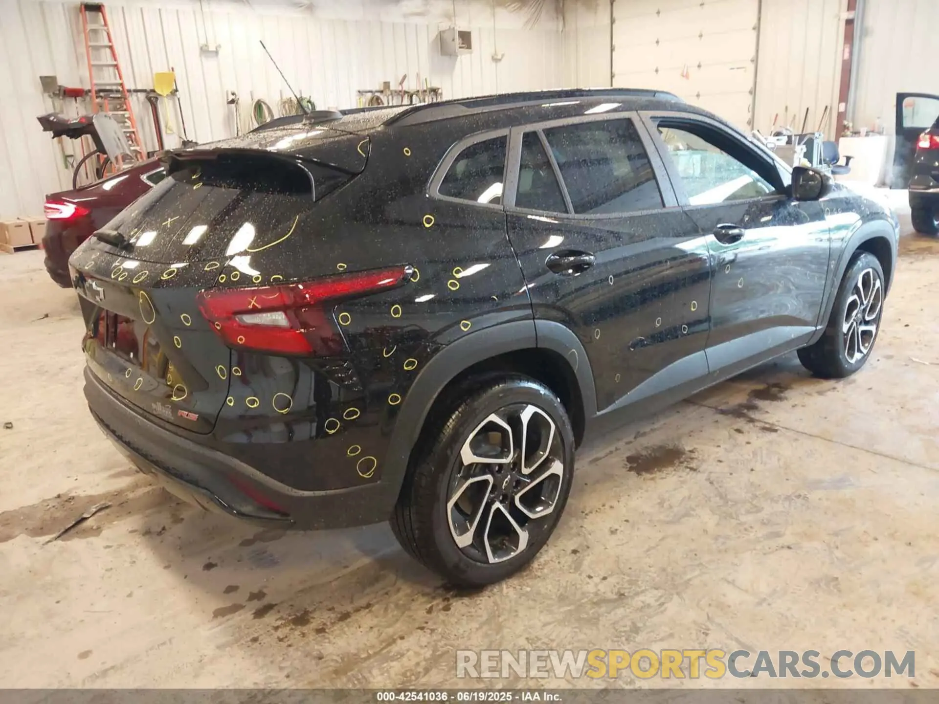 4 Photograph of a damaged car KL77LJEP2SC236214 CHEVROLET TRAX 2025