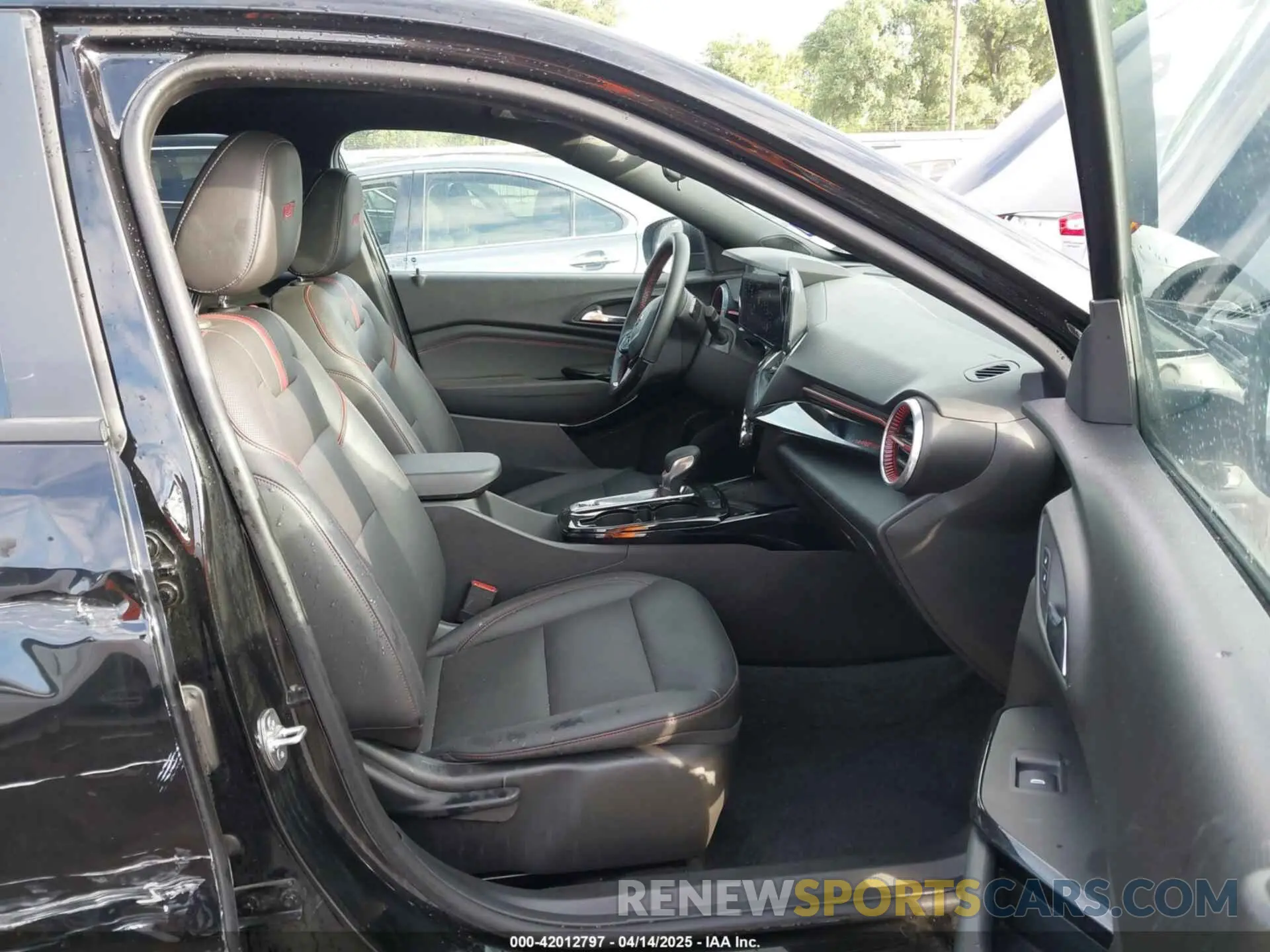 5 Photograph of a damaged car KL77LJEP5SC019885 CHEVROLET TRAX 2025