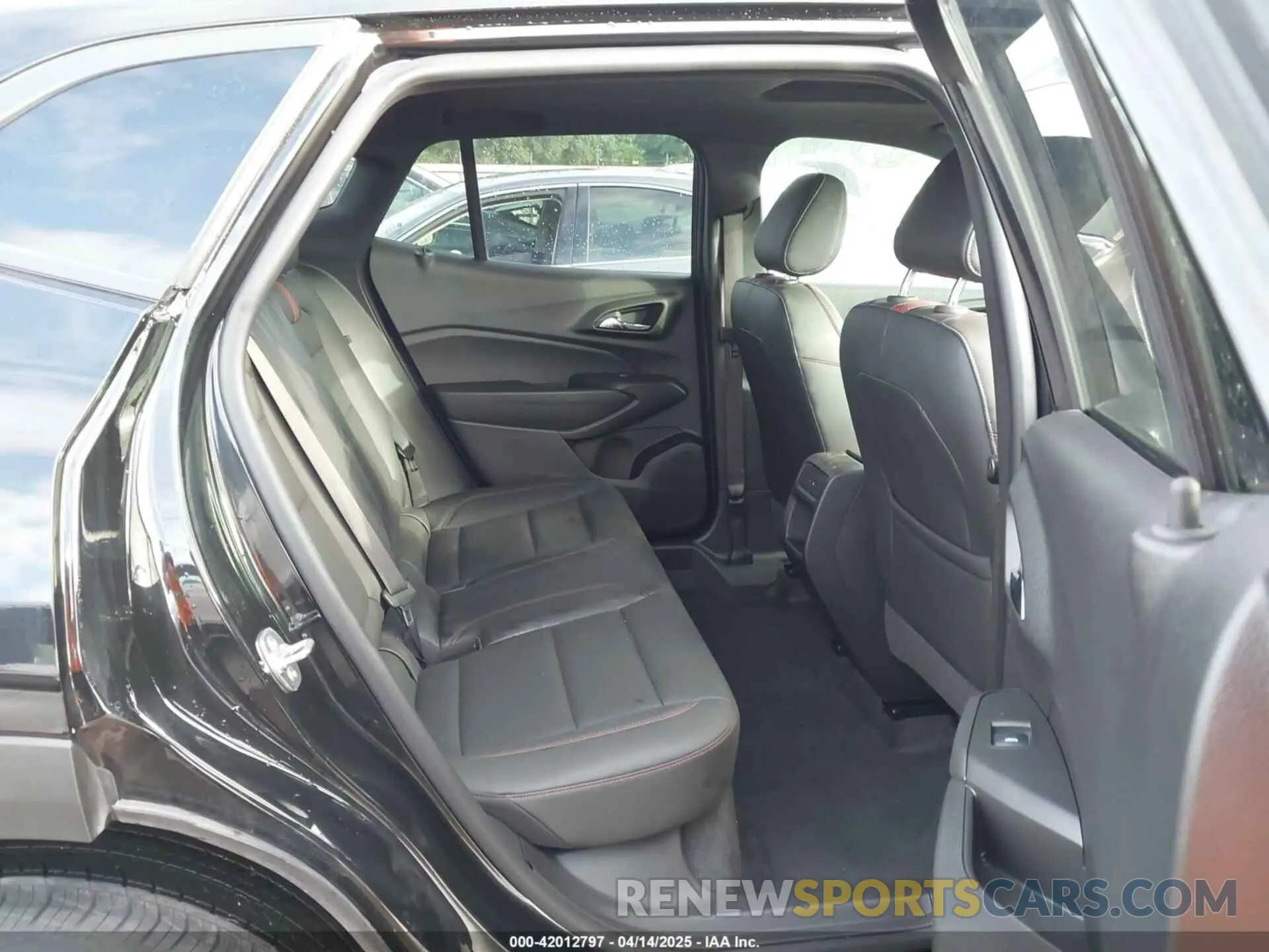 8 Photograph of a damaged car KL77LJEP5SC019885 CHEVROLET TRAX 2025