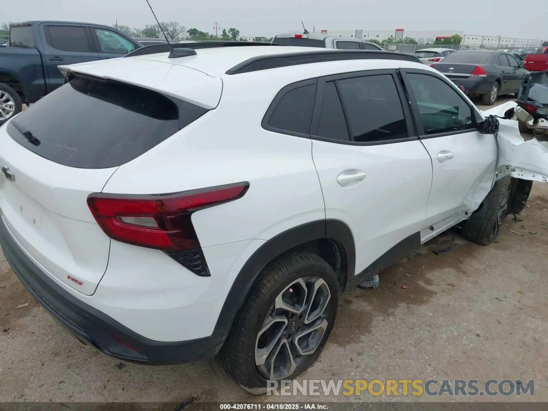 4 Photograph of a damaged car KL77LJEP5SC036783 CHEVROLET TRAX 2025