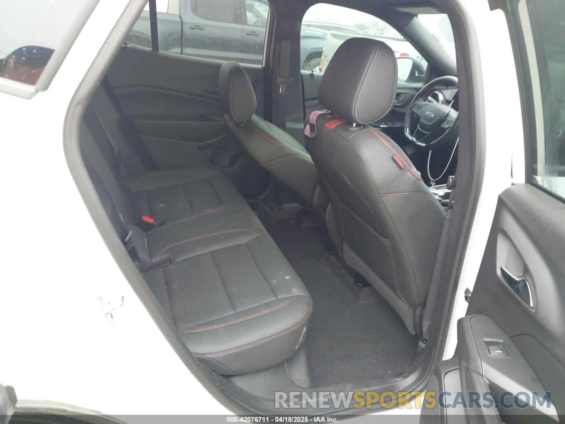 8 Photograph of a damaged car KL77LJEP5SC036783 CHEVROLET TRAX 2025