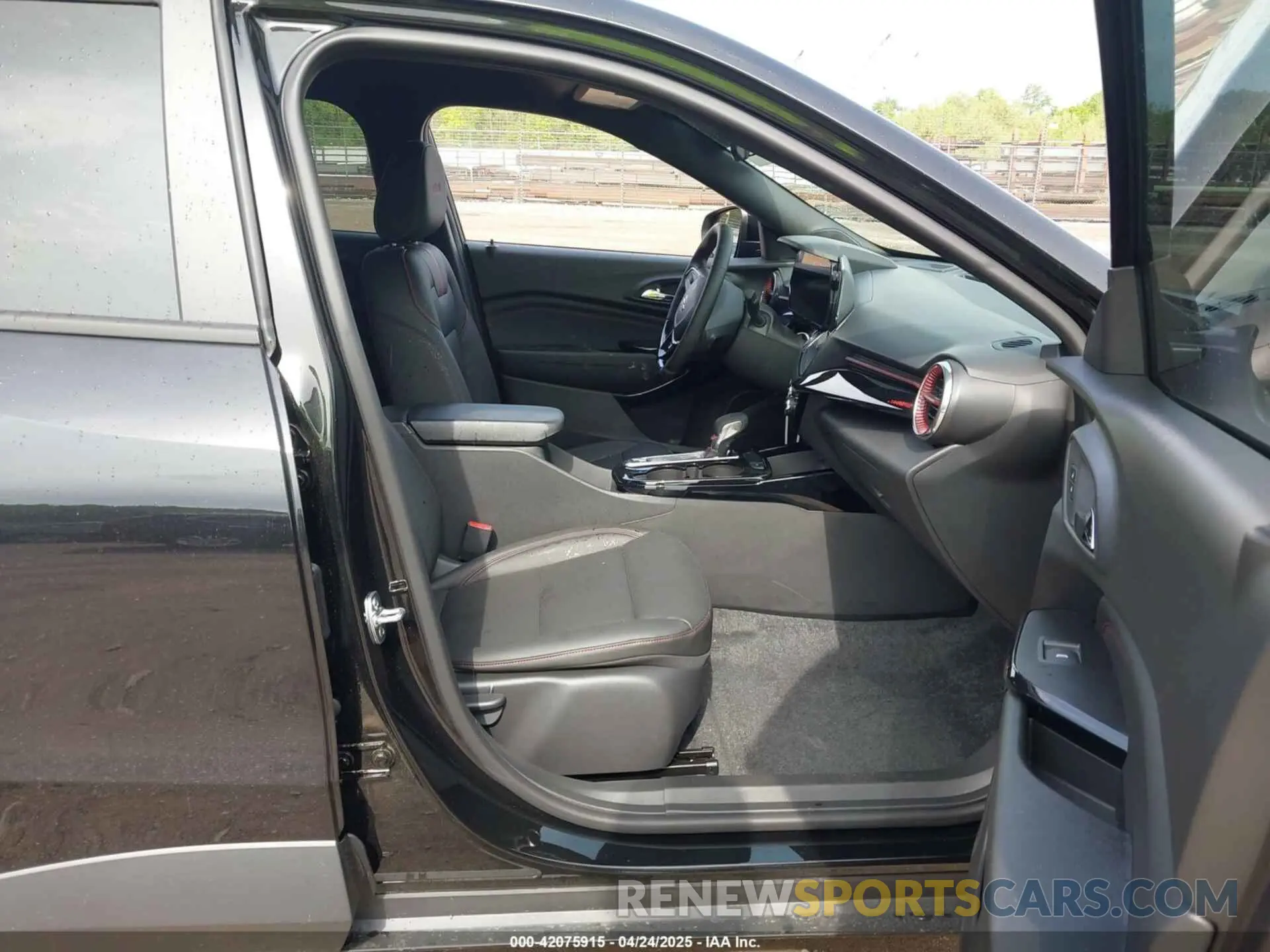 5 Photograph of a damaged car KL77LJEP6SC219657 CHEVROLET TRAX 2025