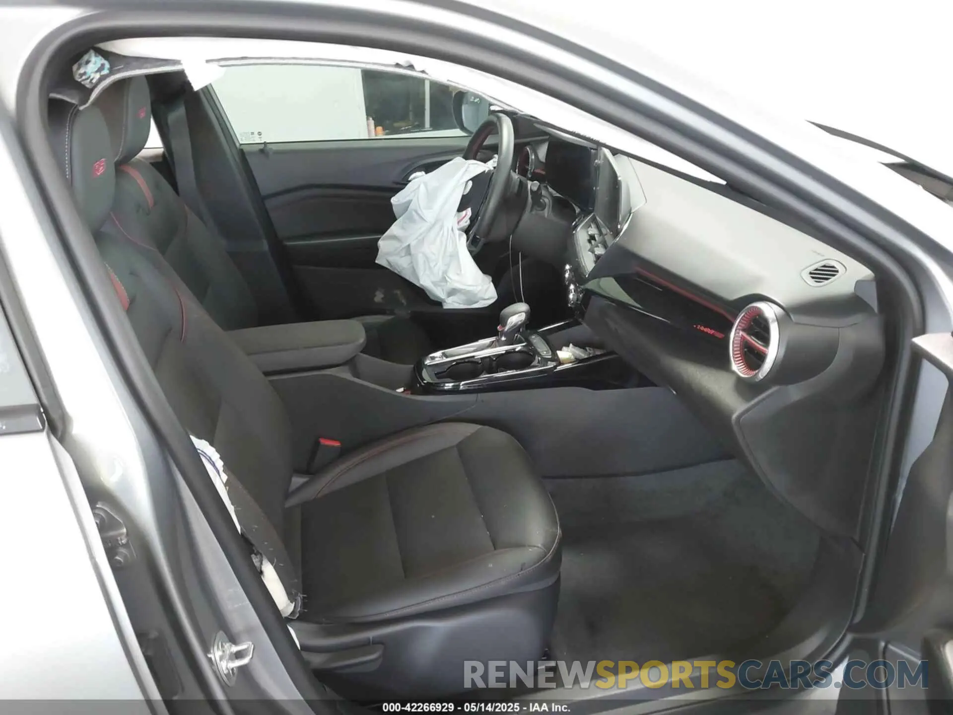 5 Photograph of a damaged car KL77LJEPXSC163836 CHEVROLET TRAX 2025