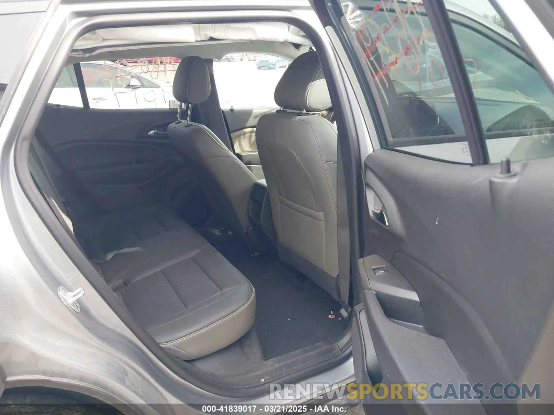 8 Photograph of a damaged car KL77LKEP0SC091907 CHEVROLET TRAX 2025