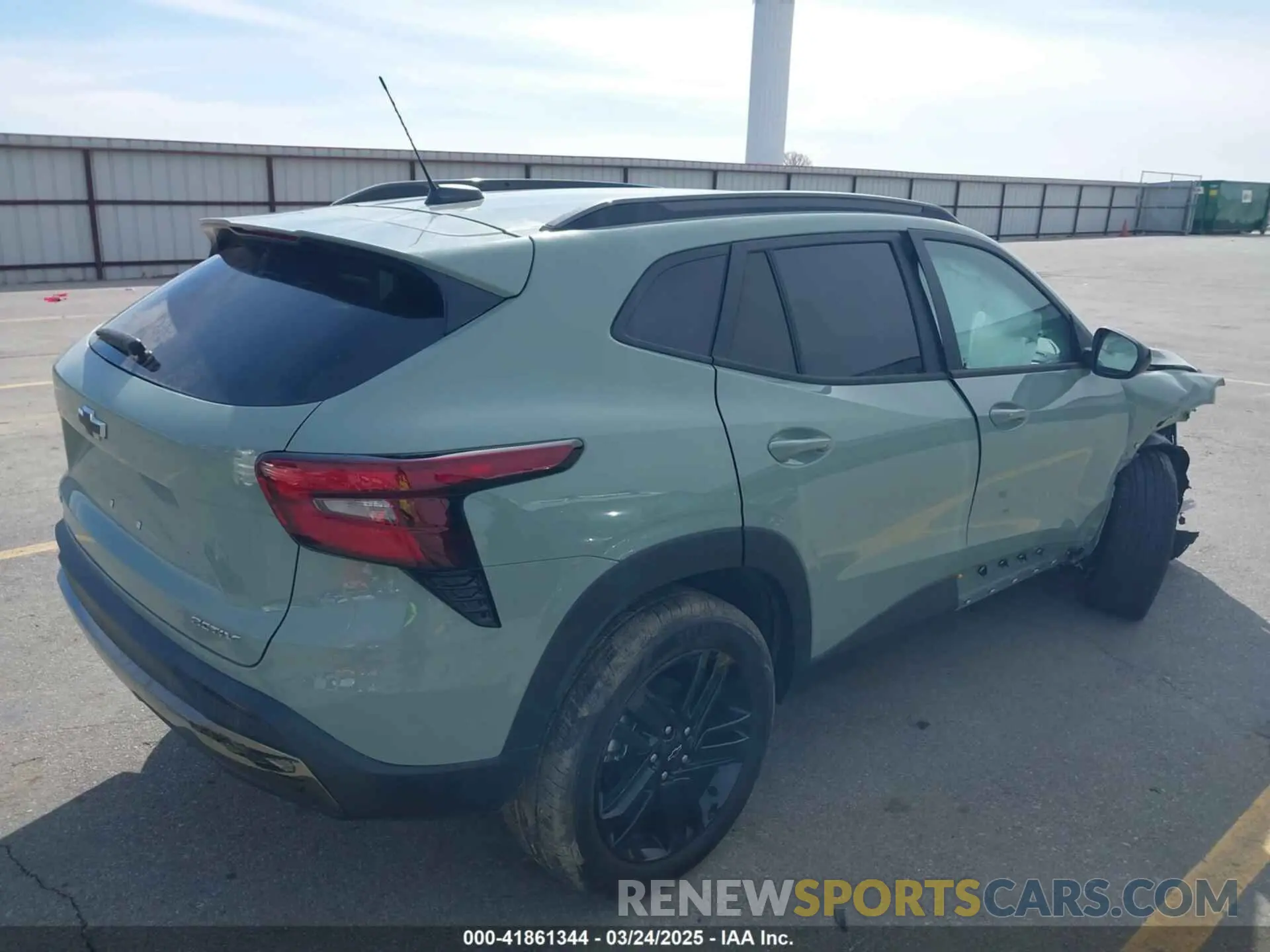 4 Photograph of a damaged car KL77LKEP0SC176035 CHEVROLET TRAX 2025