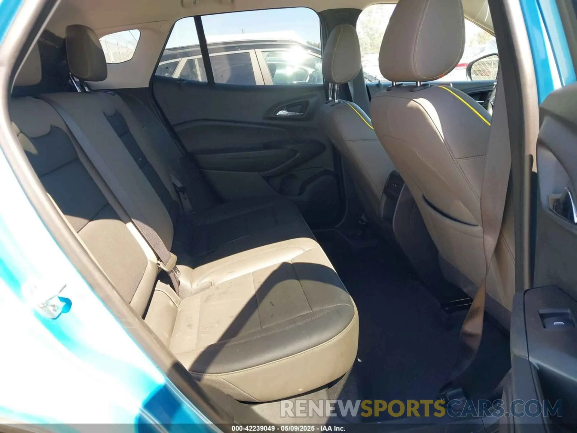 8 Photograph of a damaged car KL77LKEP2SC039520 CHEVROLET TRAX 2025