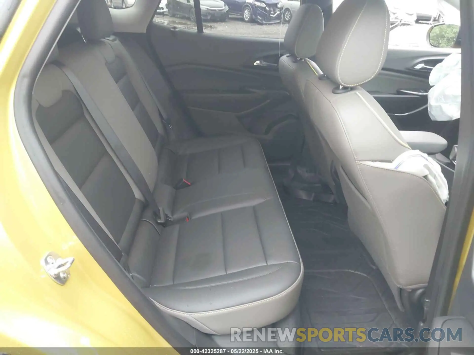 8 Photograph of a damaged car KL77LKEP2SC124485 CHEVROLET TRAX 2025