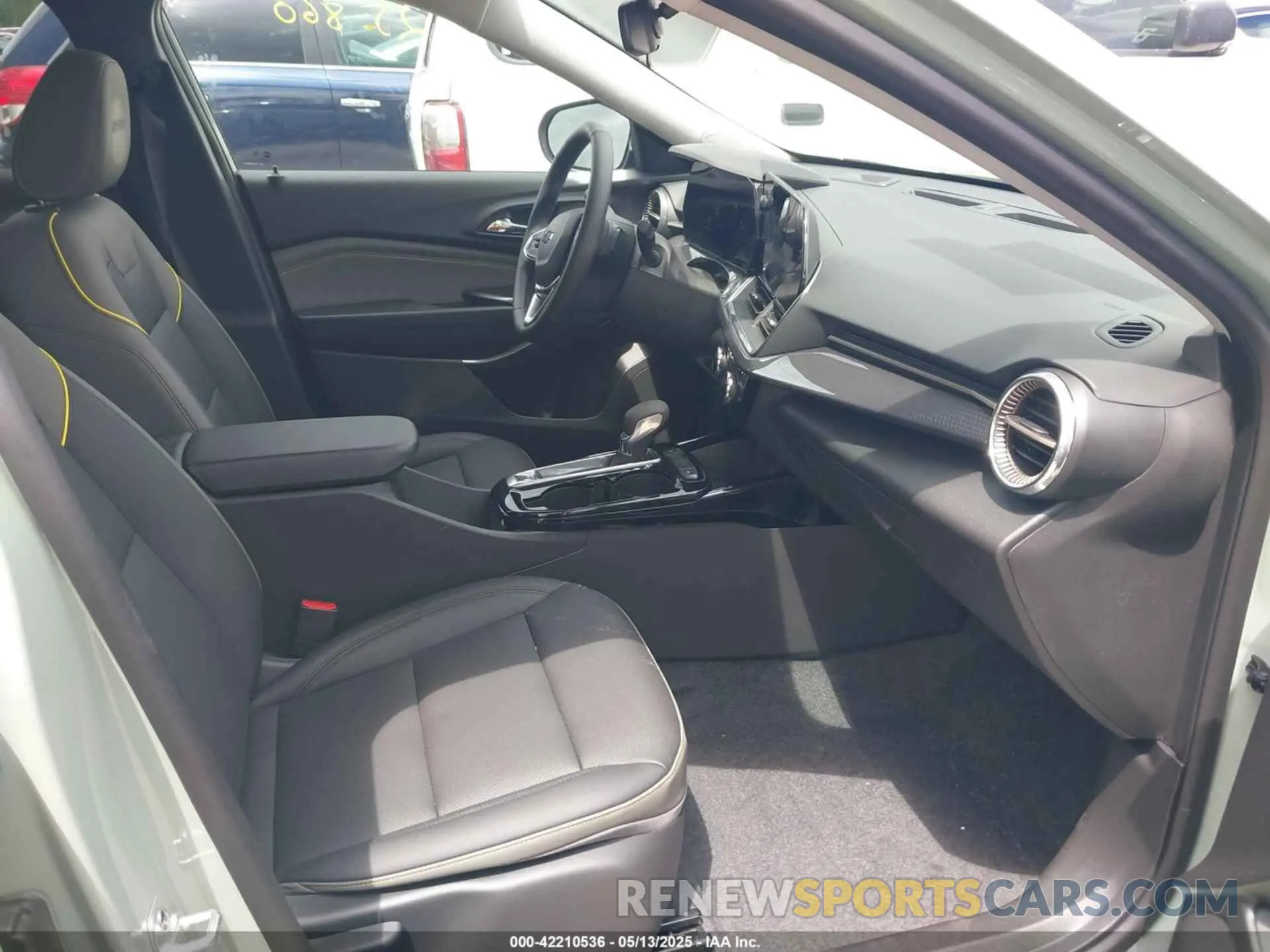 5 Photograph of a damaged car KL77LKEP2SC210881 CHEVROLET TRAX 2025