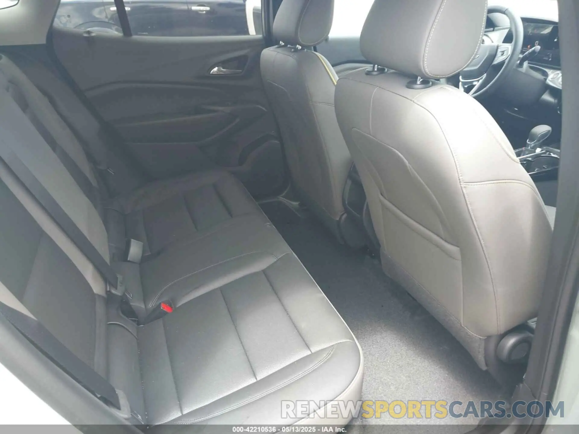 8 Photograph of a damaged car KL77LKEP2SC210881 CHEVROLET TRAX 2025