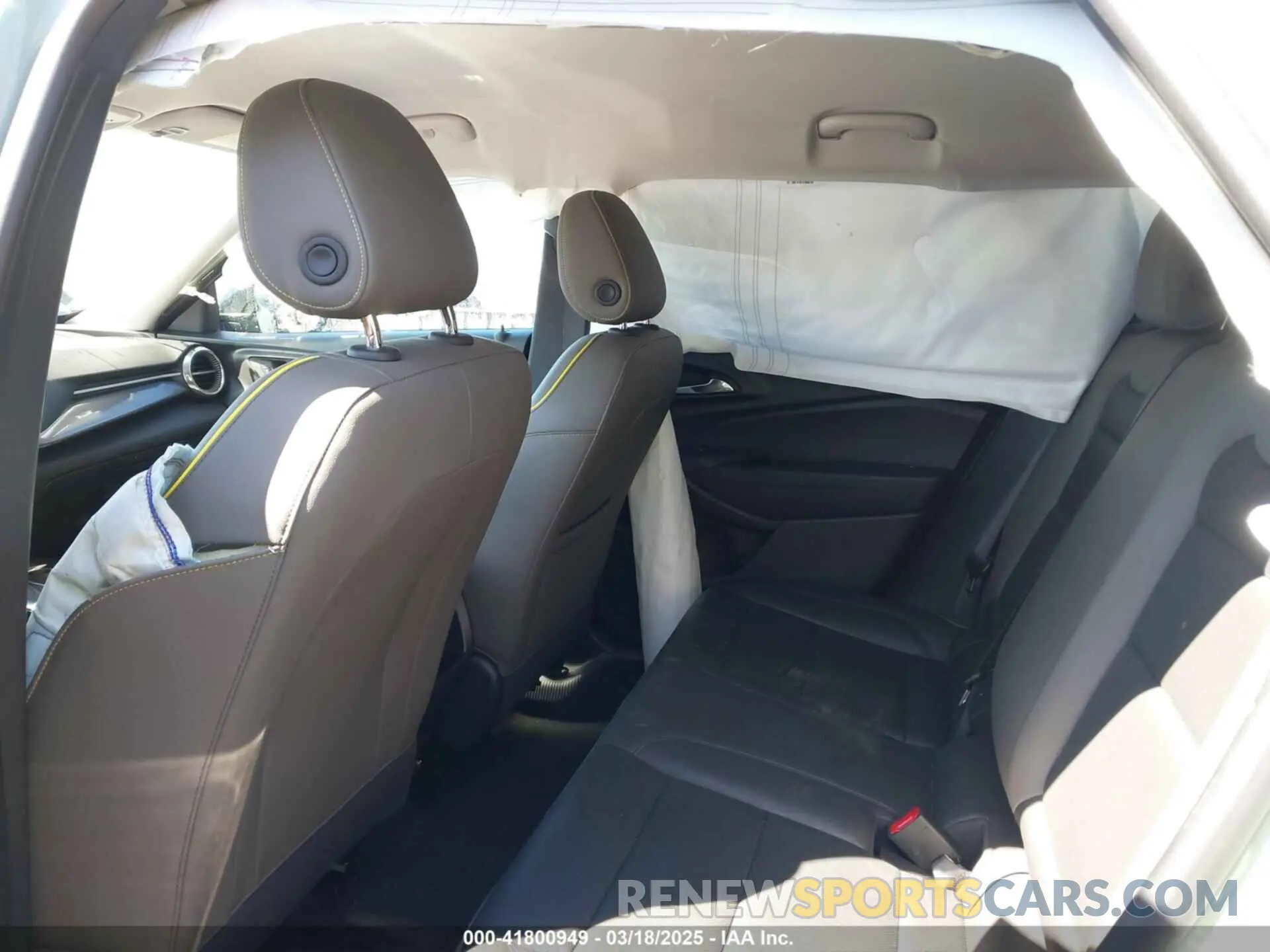 8 Photograph of a damaged car KL77LKEP3SC045424 CHEVROLET TRAX 2025