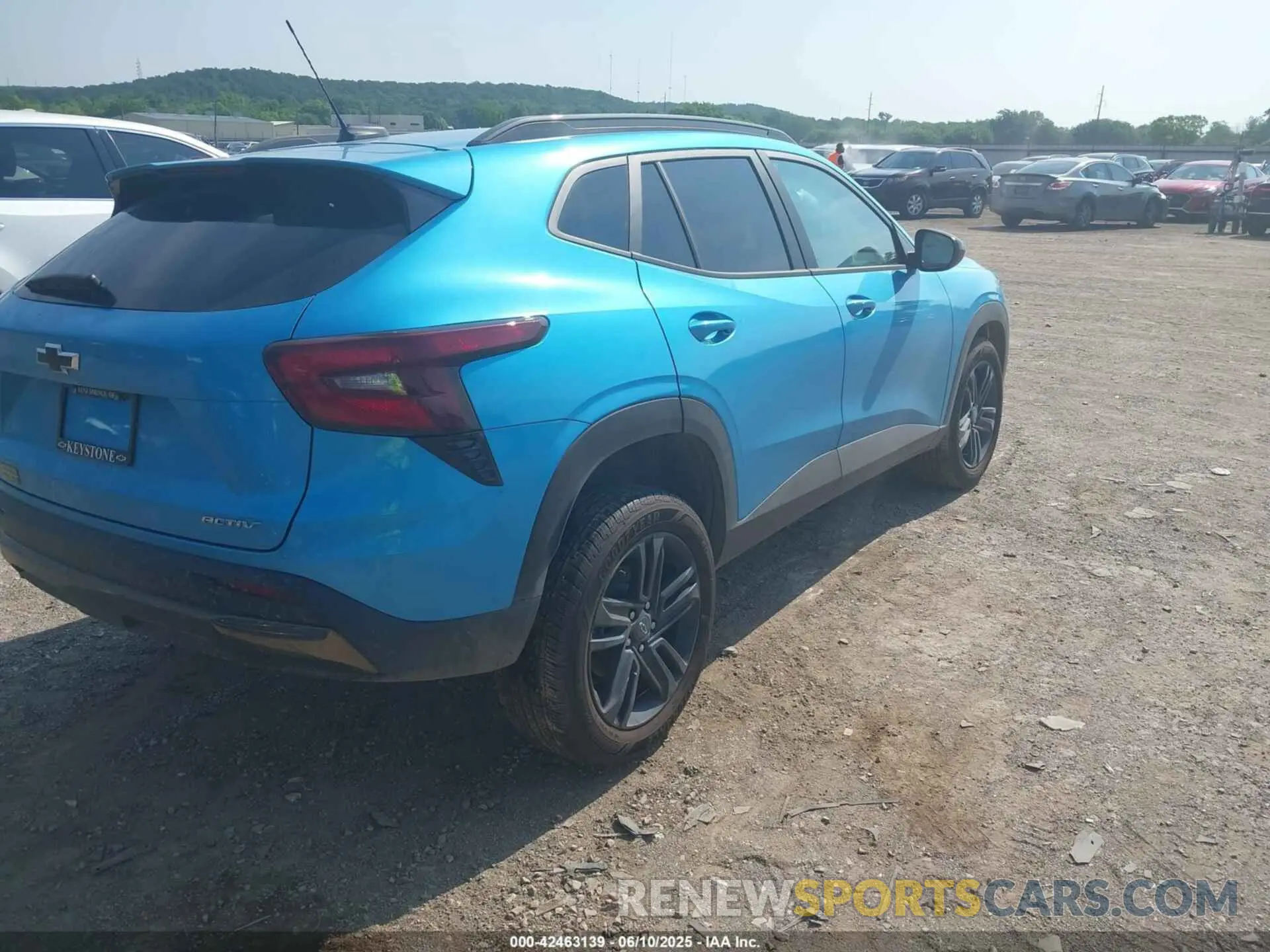 4 Photograph of a damaged car KL77LKEP3SC117612 CHEVROLET TRAX 2025