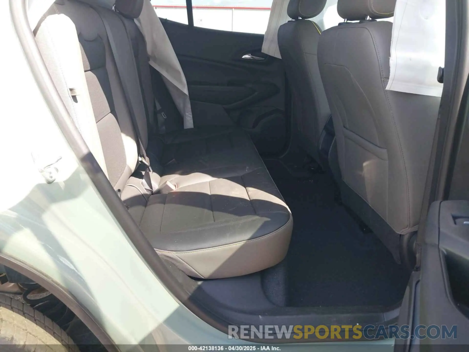 8 Photograph of a damaged car KL77LKEP3SC171864 CHEVROLET TRAX 2025