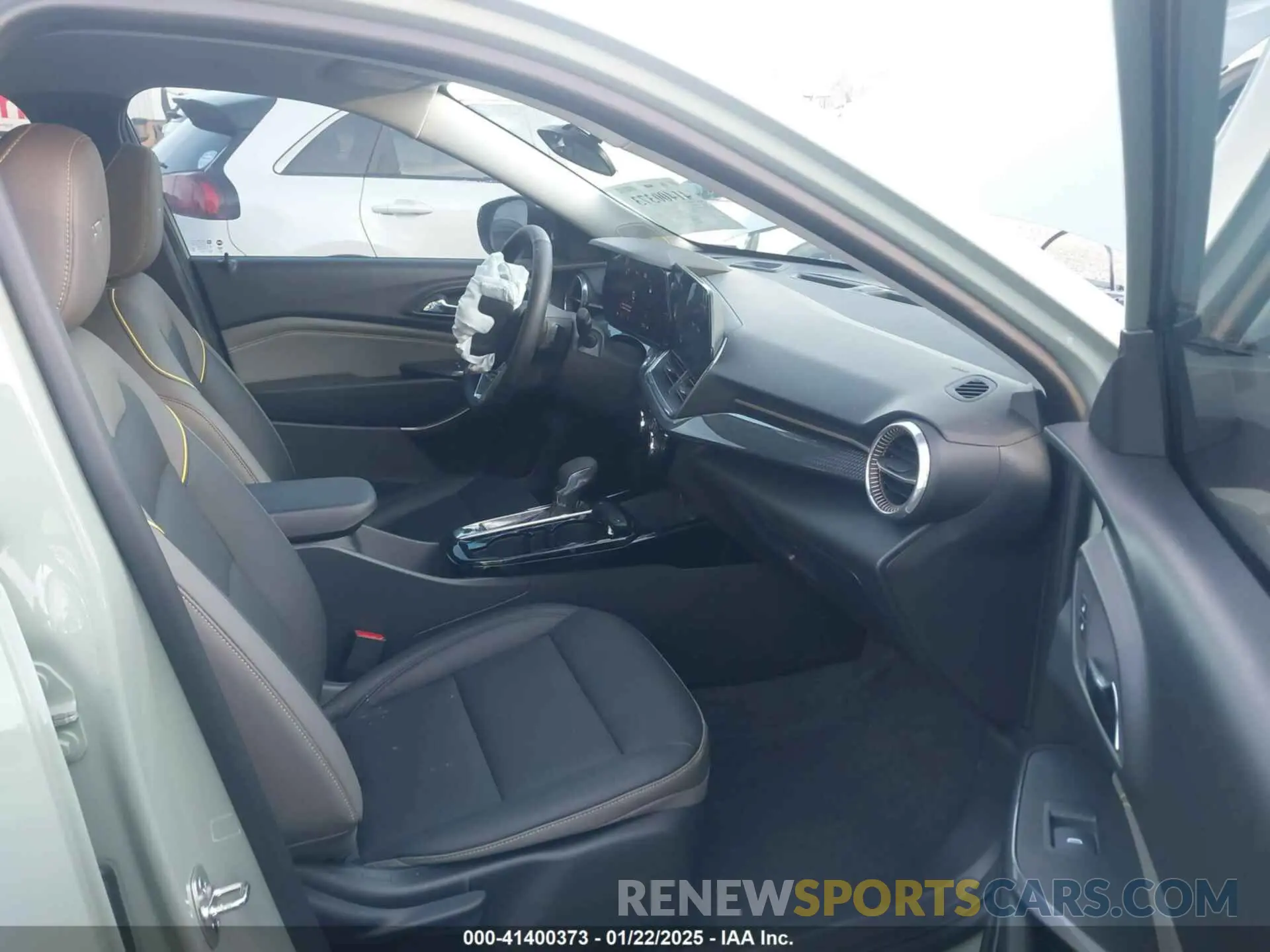 5 Photograph of a damaged car KL77LKEP4SC006728 CHEVROLET TRAX 2025