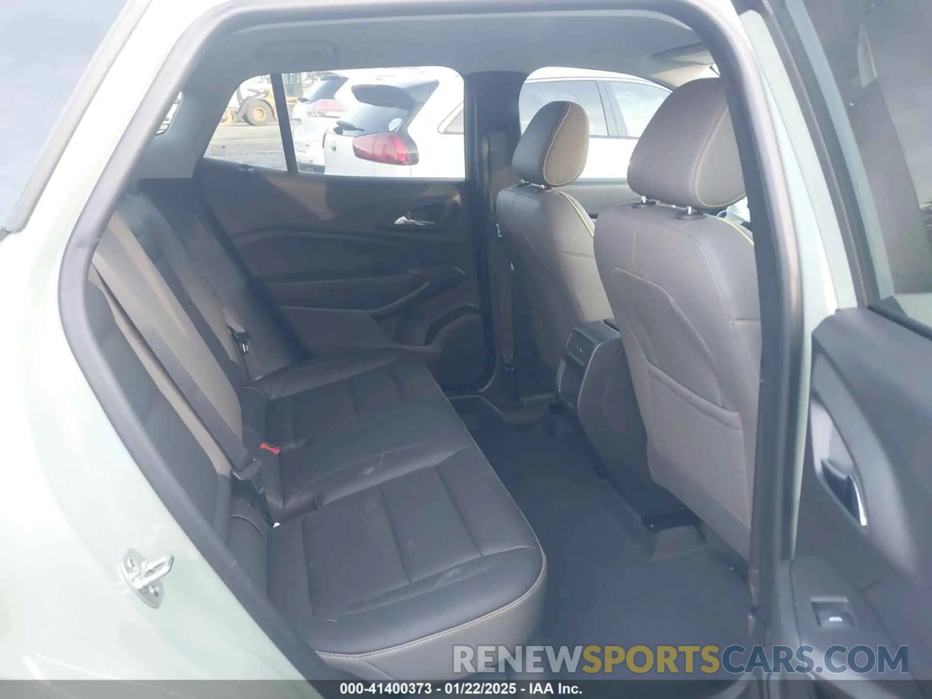 8 Photograph of a damaged car KL77LKEP4SC006728 CHEVROLET TRAX 2025