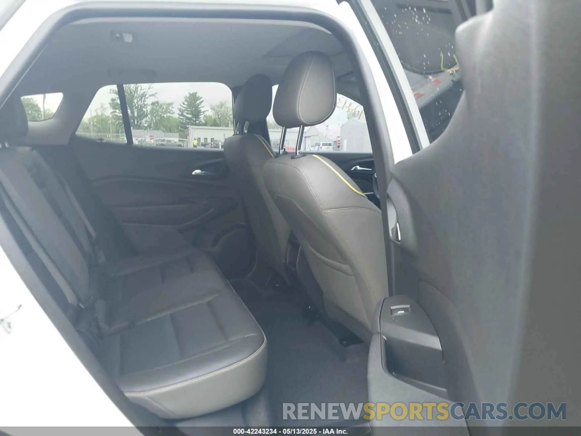 8 Photograph of a damaged car KL77LKEP4SC086886 CHEVROLET TRAX 2025
