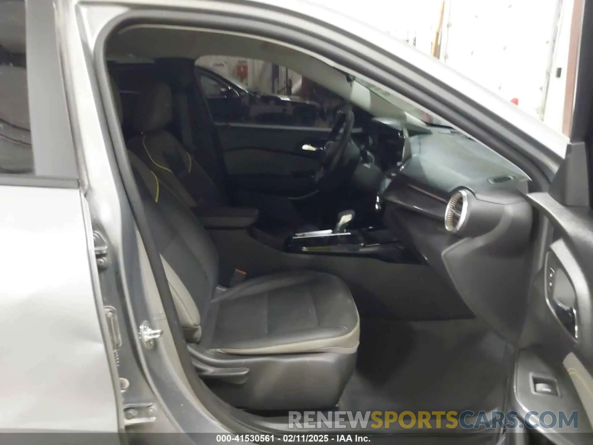 5 Photograph of a damaged car KL77LKEP5SC066582 CHEVROLET TRAX 2025