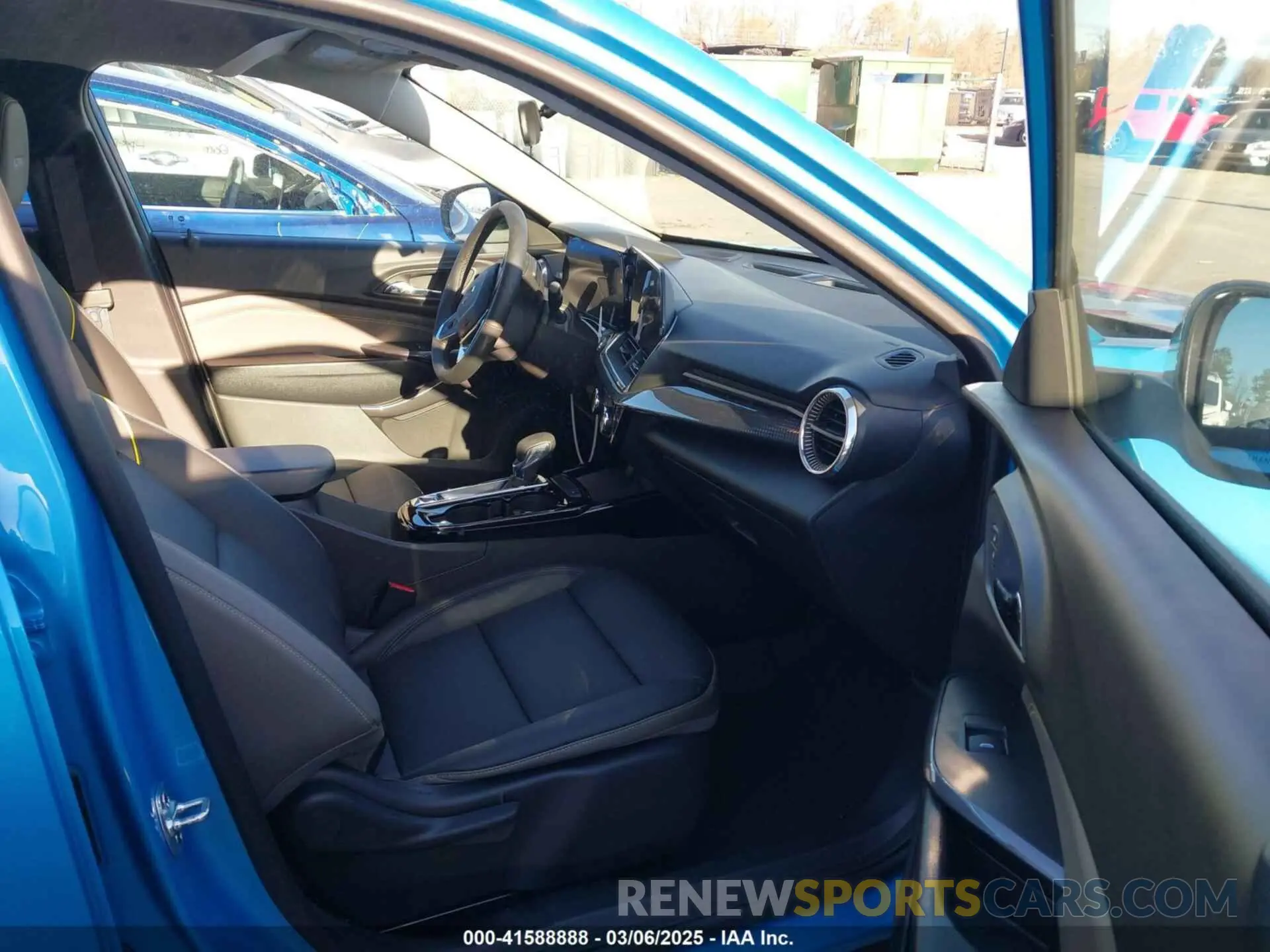 5 Photograph of a damaged car KL77LKEP6SC168747 CHEVROLET TRAX 2025