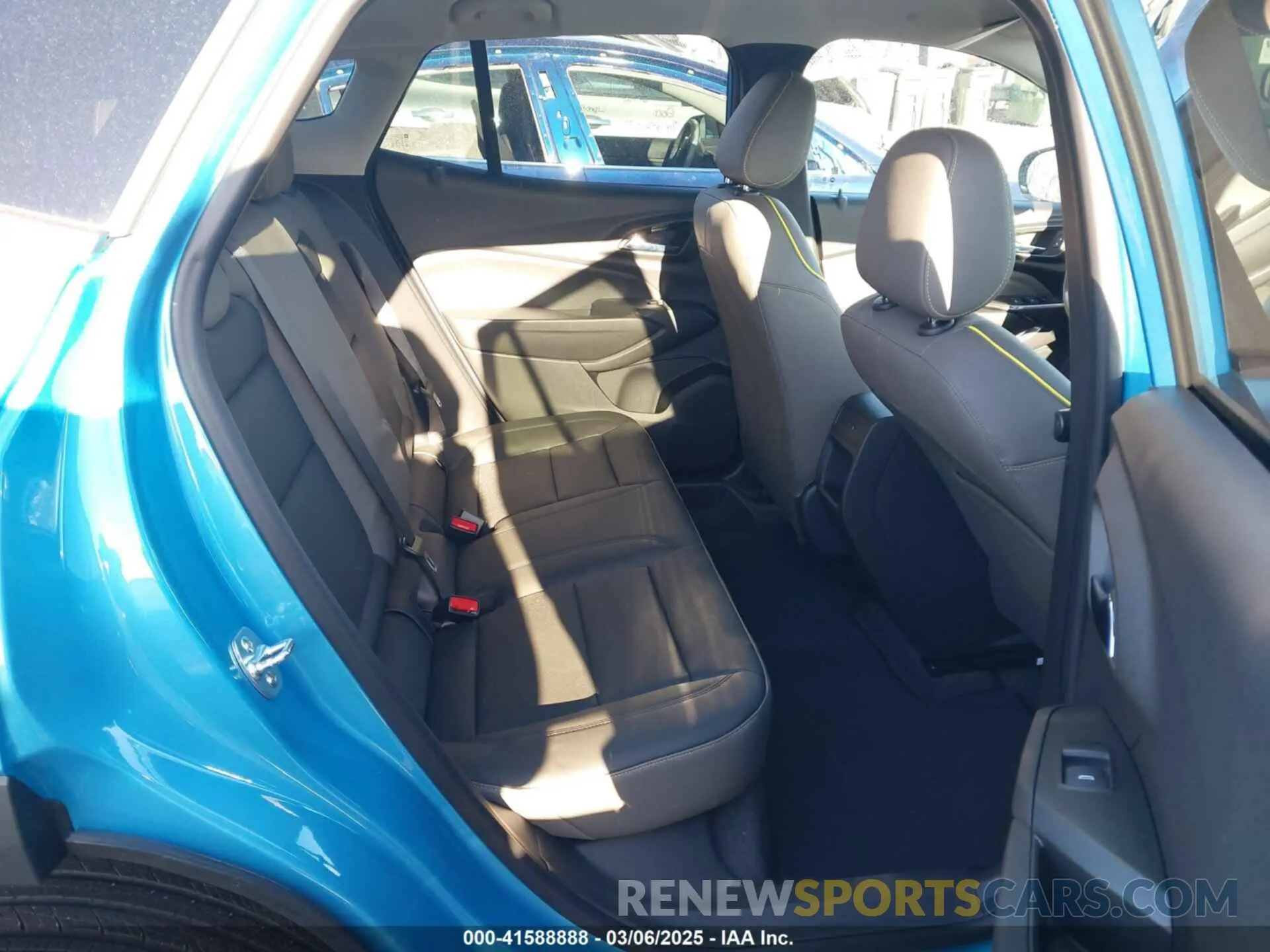 8 Photograph of a damaged car KL77LKEP6SC168747 CHEVROLET TRAX 2025