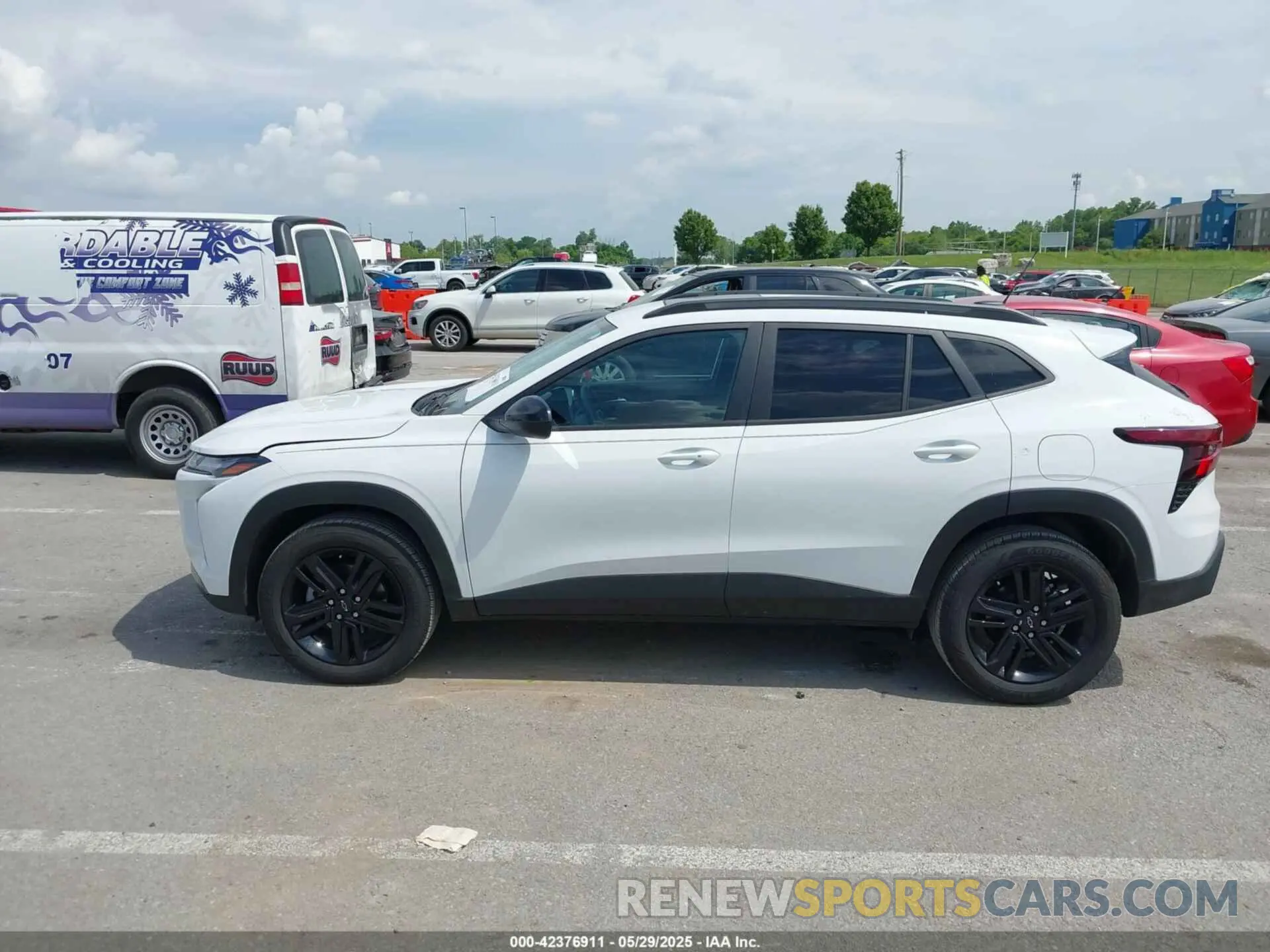 14 Photograph of a damaged car KL77LKEP7SC040856 CHEVROLET TRAX 2025