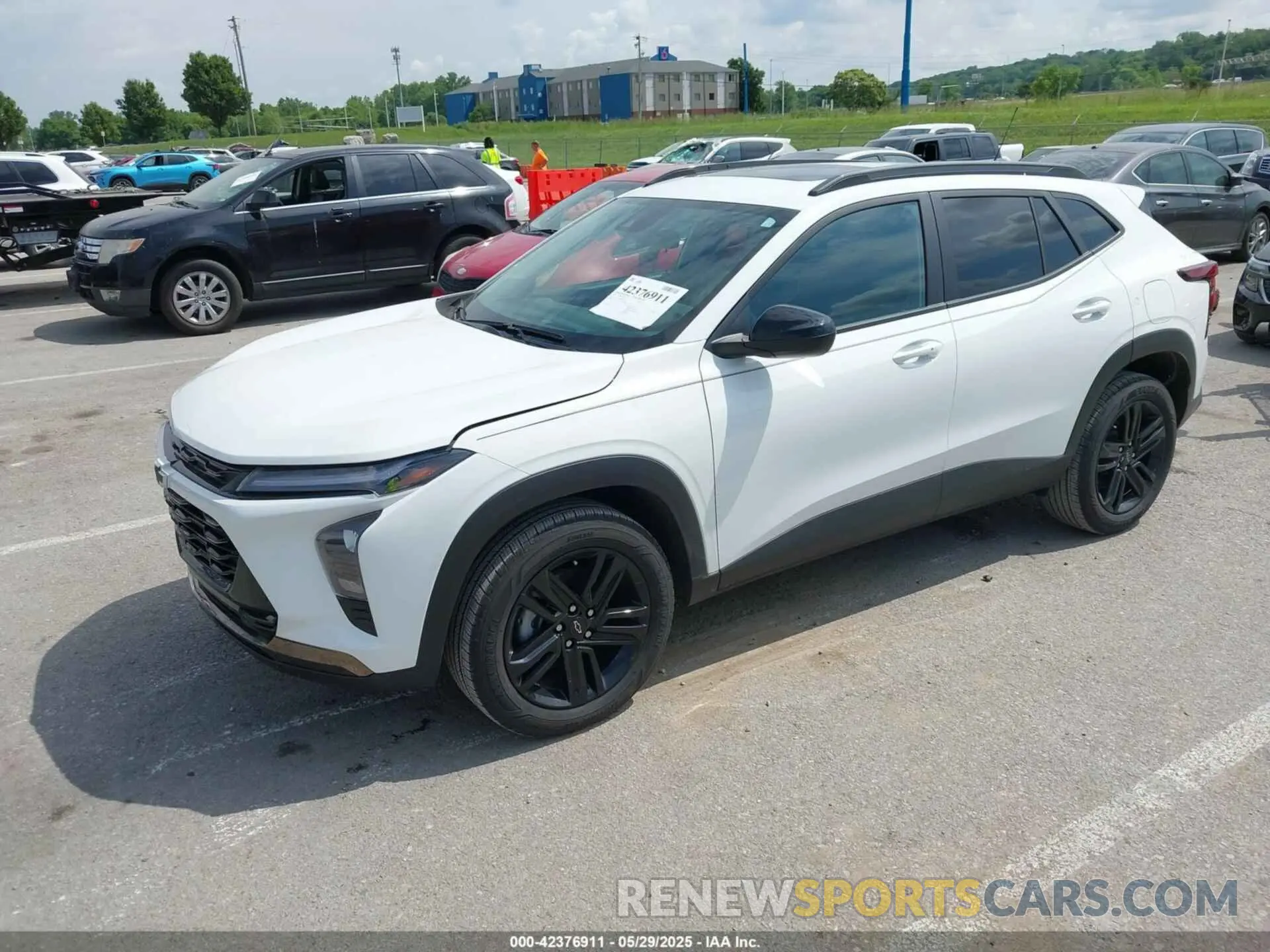 2 Photograph of a damaged car KL77LKEP7SC040856 CHEVROLET TRAX 2025