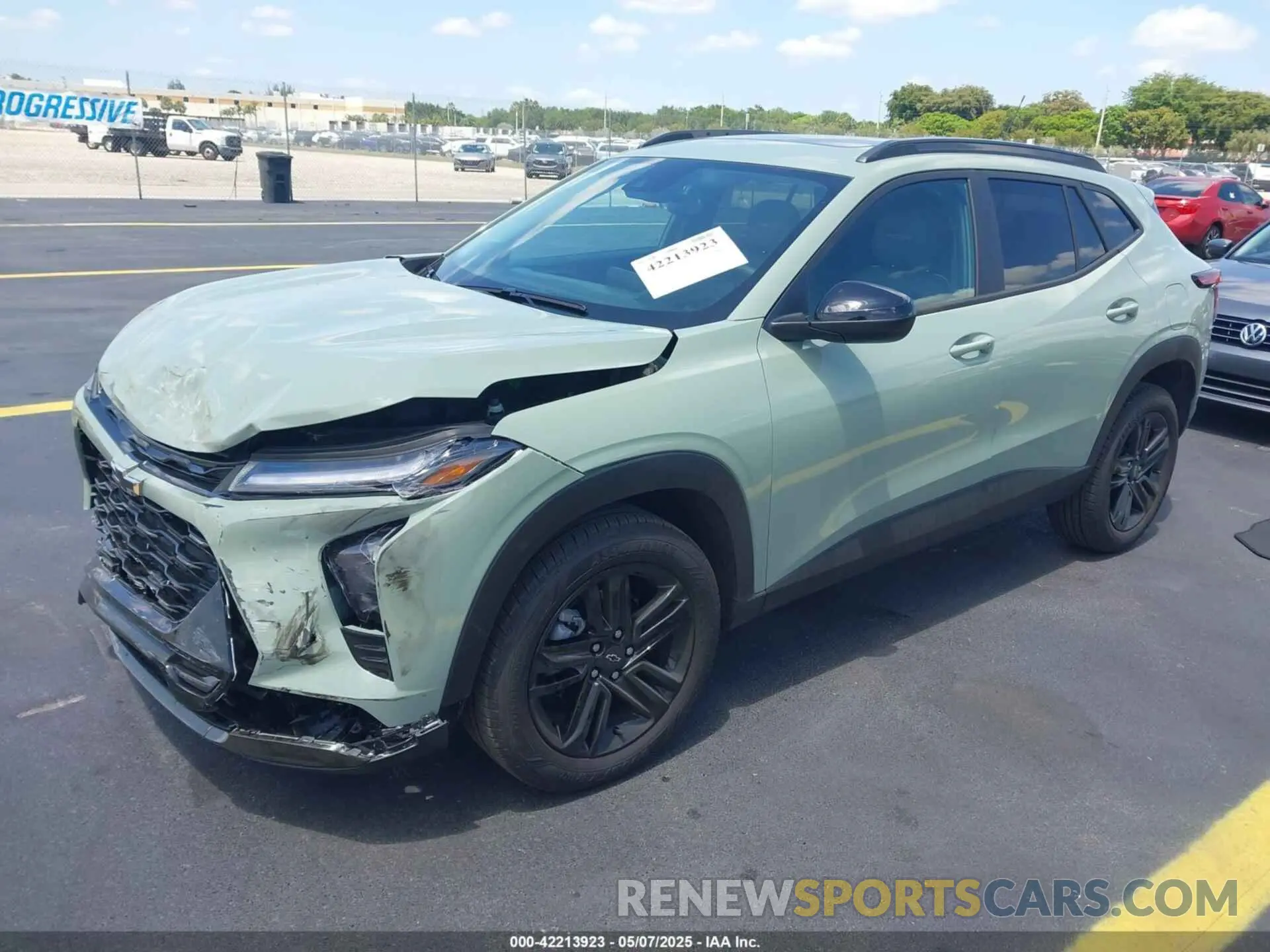 2 Photograph of a damaged car KL77LKEP7SC106127 CHEVROLET TRAX 2025