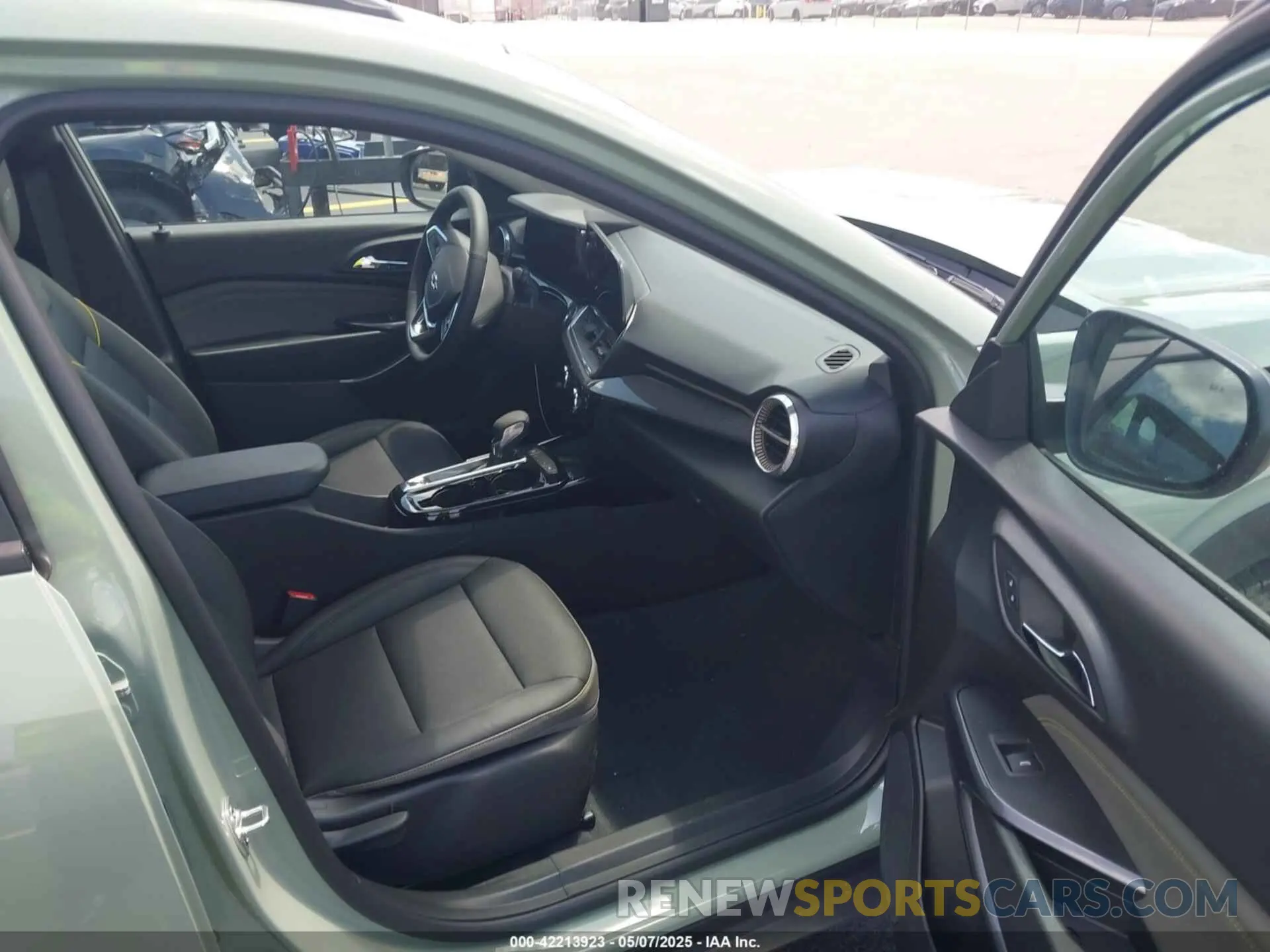 5 Photograph of a damaged car KL77LKEP7SC106127 CHEVROLET TRAX 2025