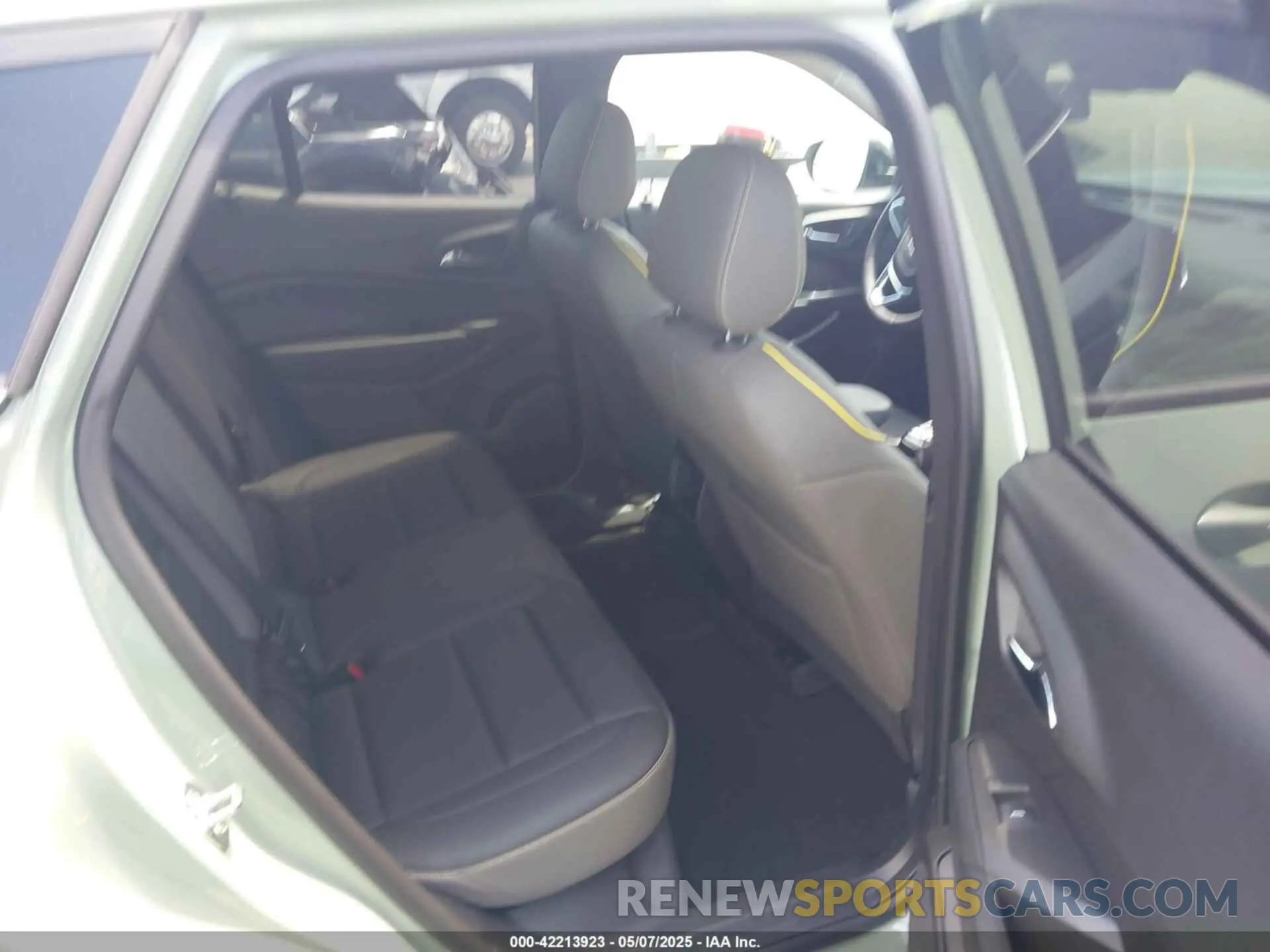 8 Photograph of a damaged car KL77LKEP7SC106127 CHEVROLET TRAX 2025