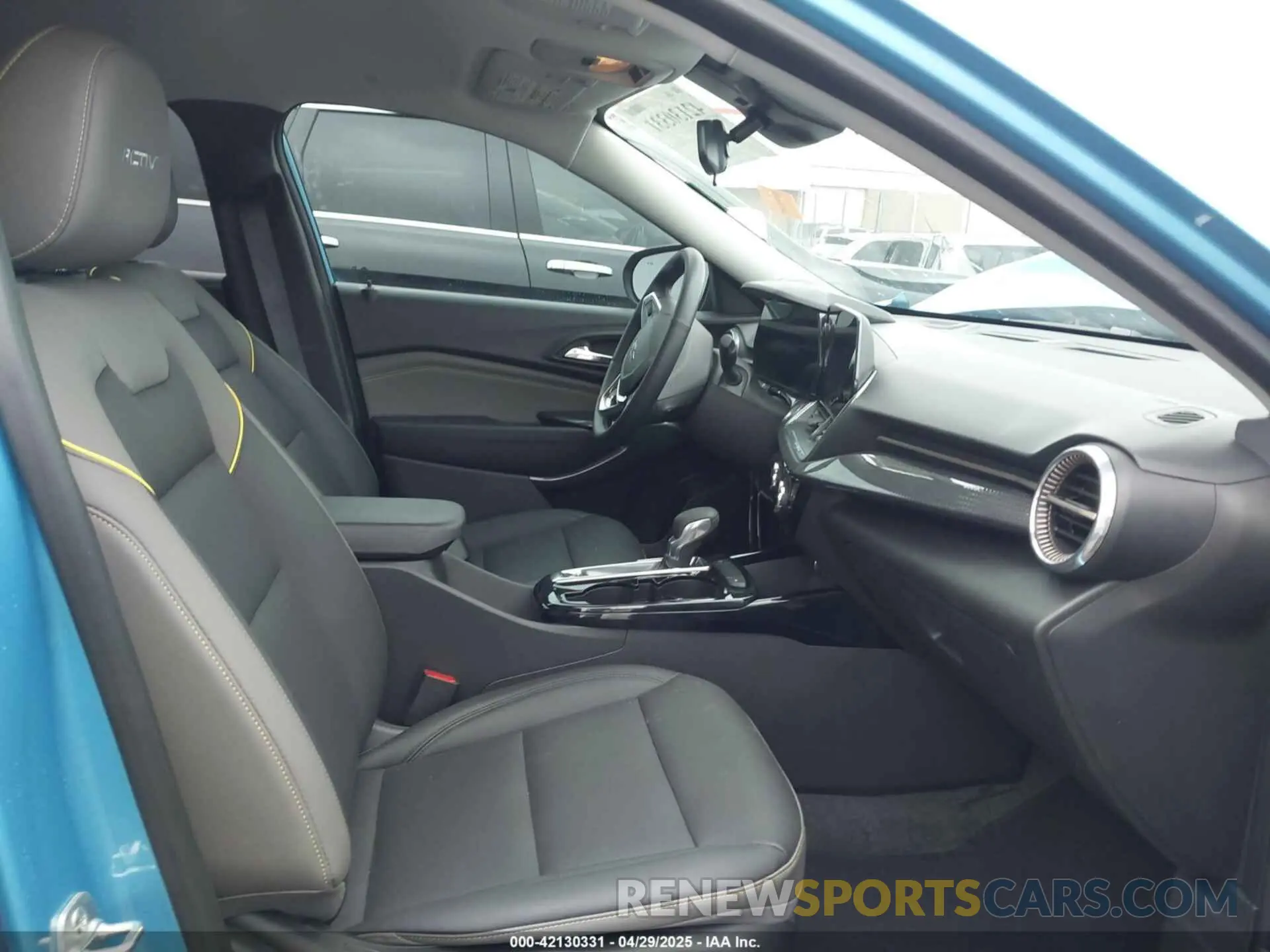 5 Photograph of a damaged car KL77LKEP8SC072411 CHEVROLET TRAX 2025