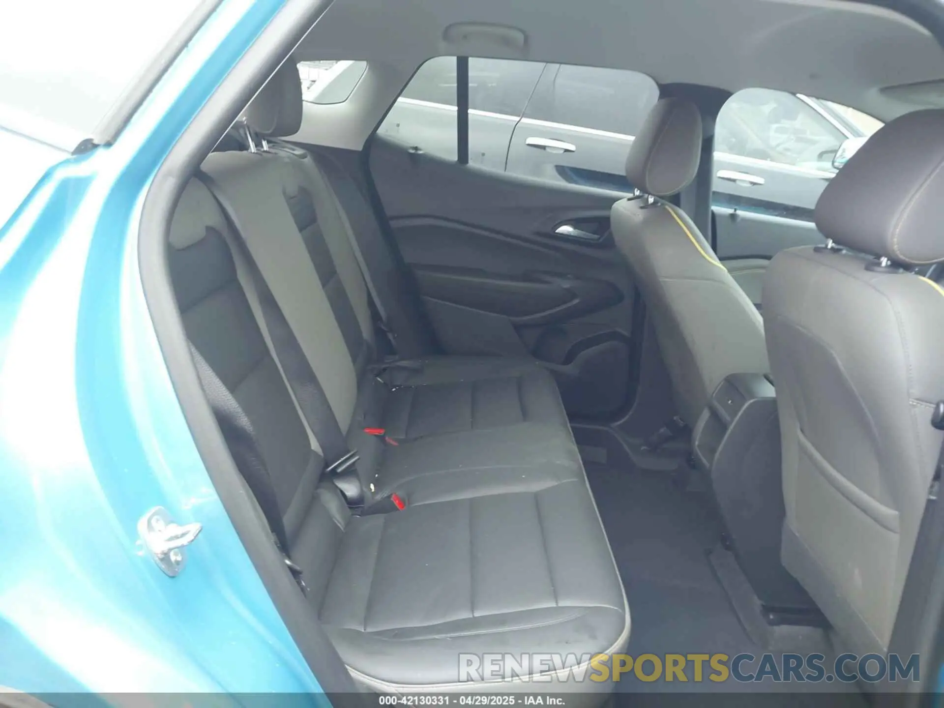 8 Photograph of a damaged car KL77LKEP8SC072411 CHEVROLET TRAX 2025