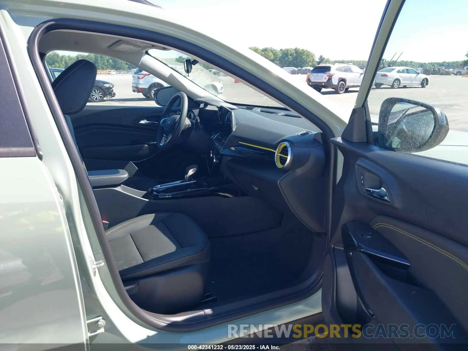 5 Photograph of a damaged car KL77LKEP8SC227944 CHEVROLET TRAX 2025