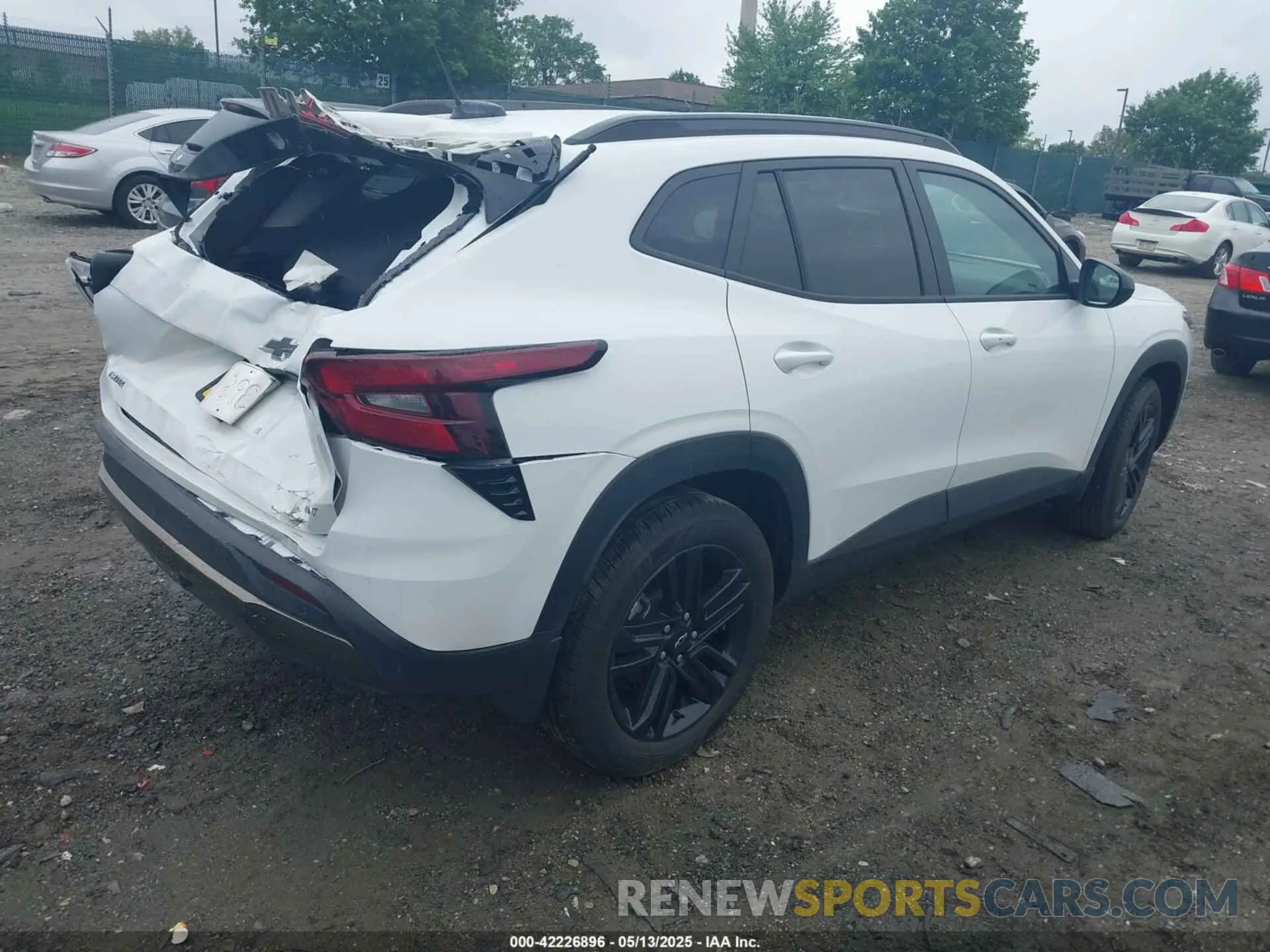 4 Photograph of a damaged car KL77LKEP9SC025856 CHEVROLET TRAX 2025