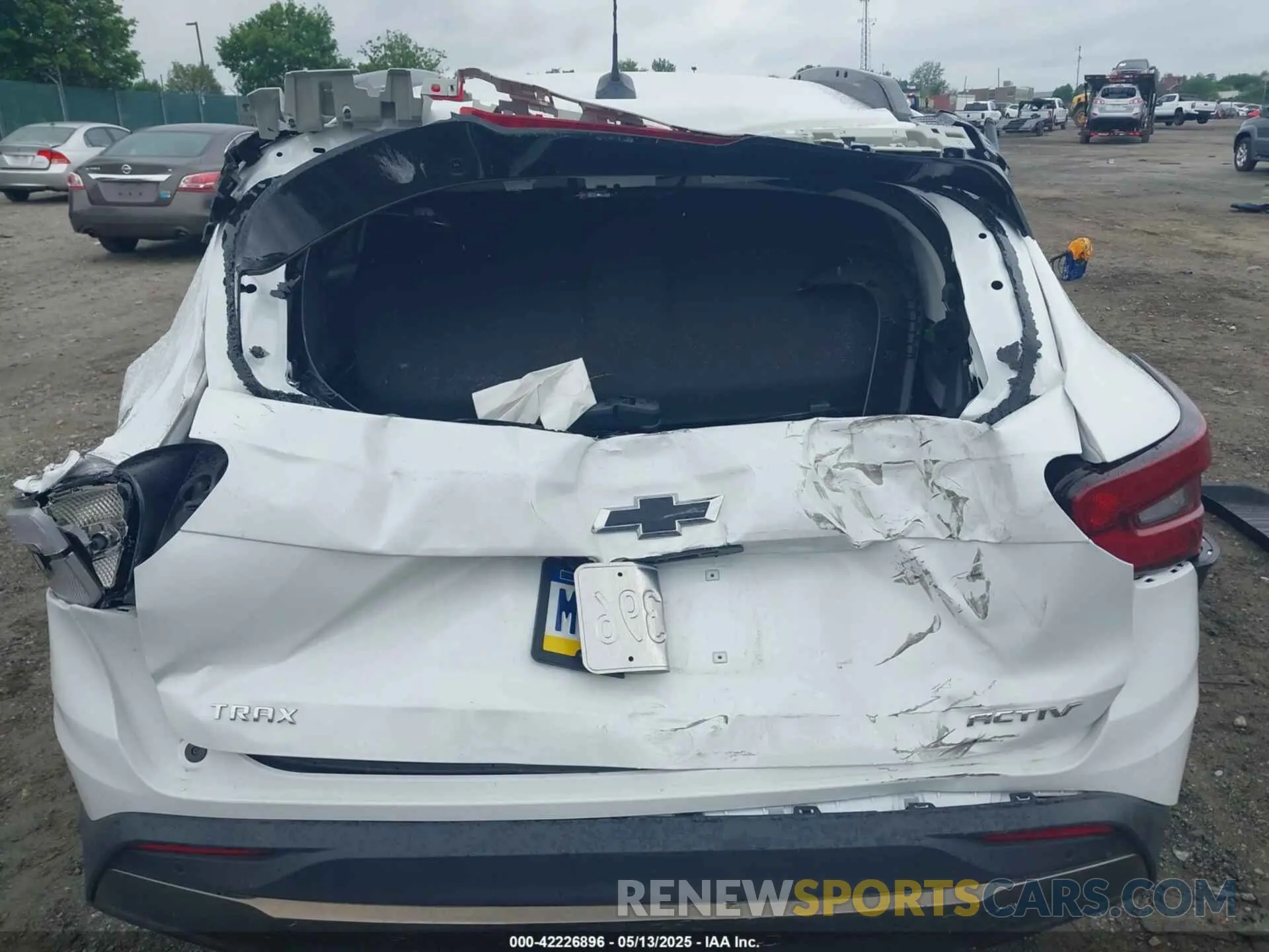 6 Photograph of a damaged car KL77LKEP9SC025856 CHEVROLET TRAX 2025