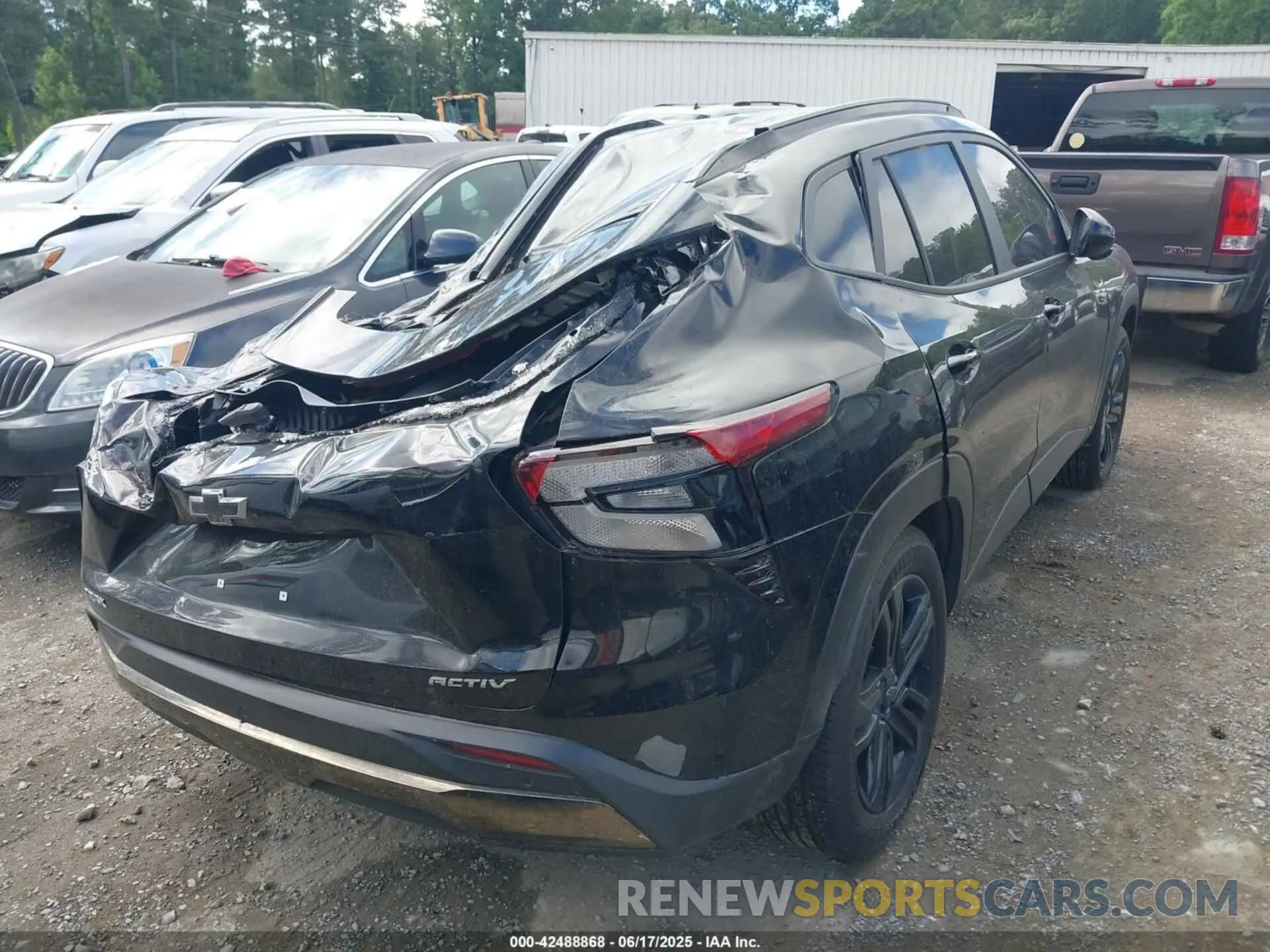 4 Photograph of a damaged car KL77LKEP9SC071882 CHEVROLET TRAX 2025