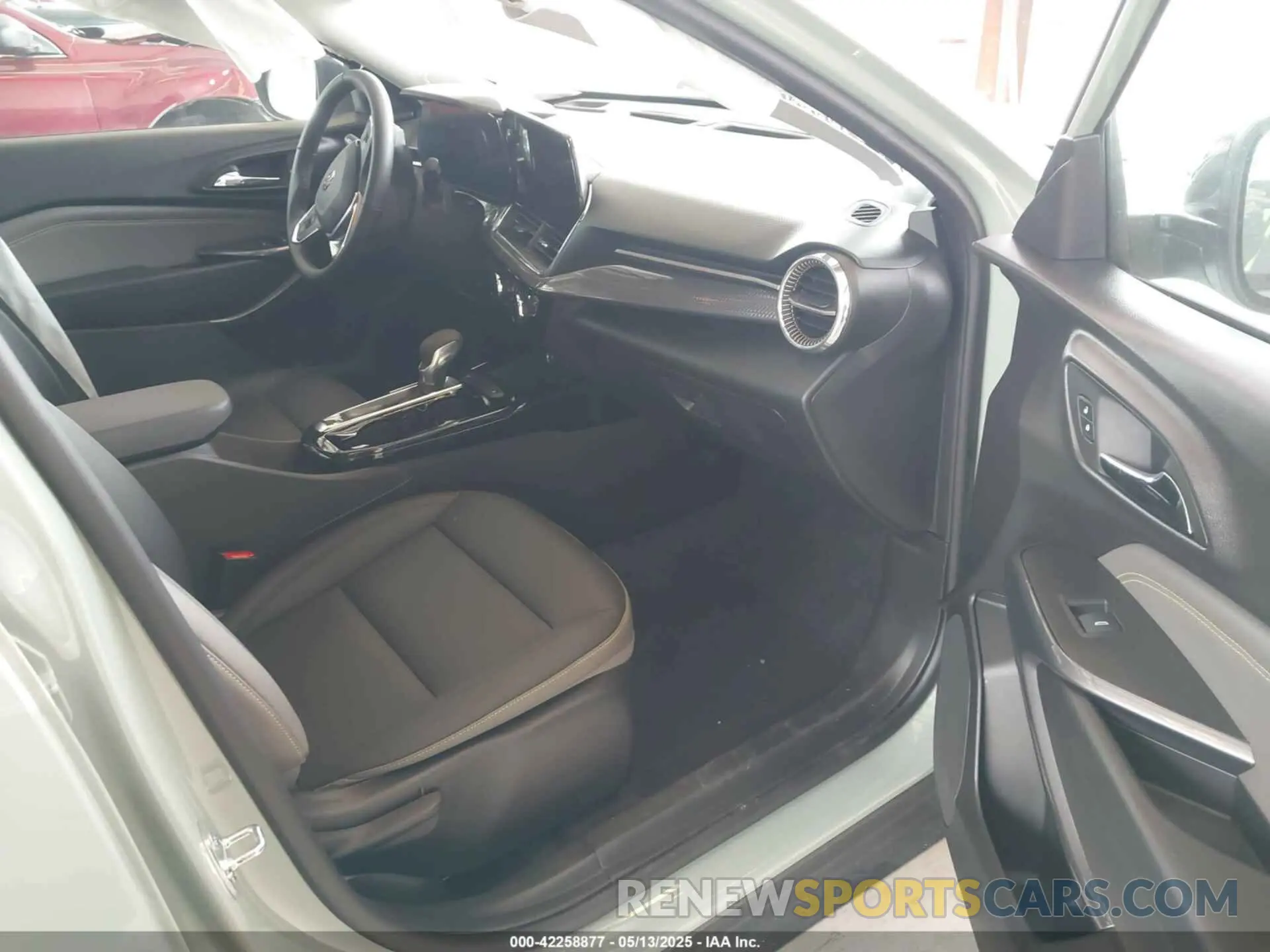 5 Photograph of a damaged car KL77LKEP9SC127187 CHEVROLET TRAX 2025