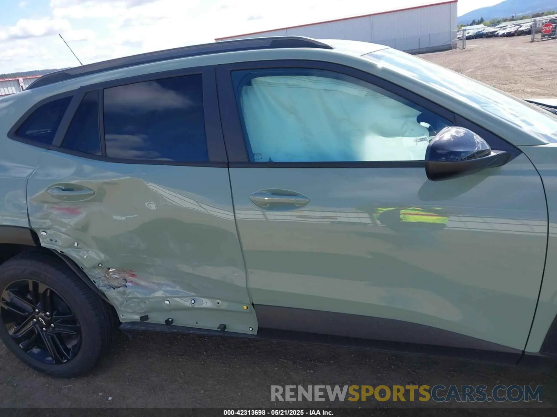14 Photograph of a damaged car KL77LKEP9SC149111 CHEVROLET TRAX 2025