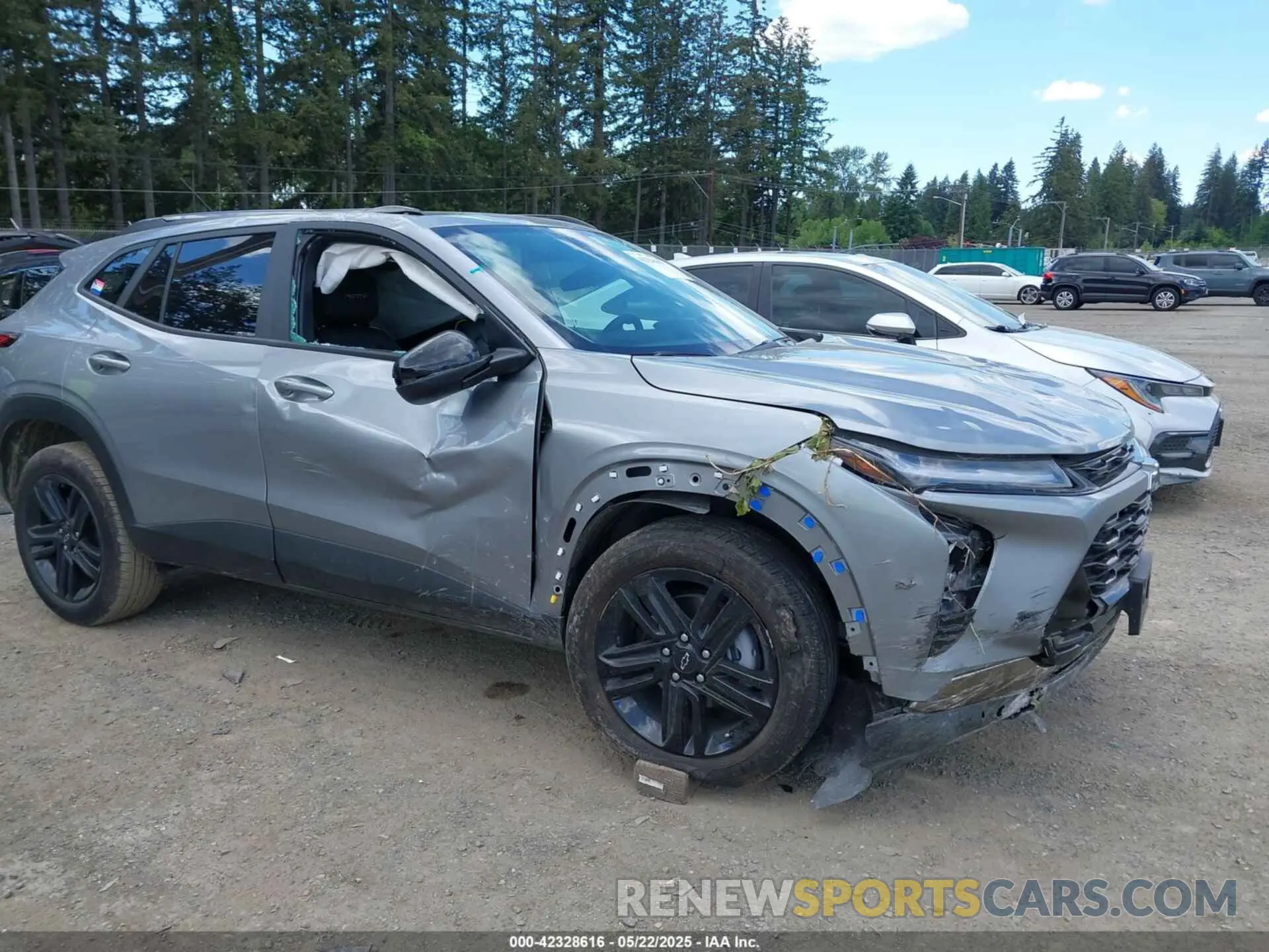 1 Photograph of a damaged car KL77LKEPXSC004790 CHEVROLET TRAX 2025