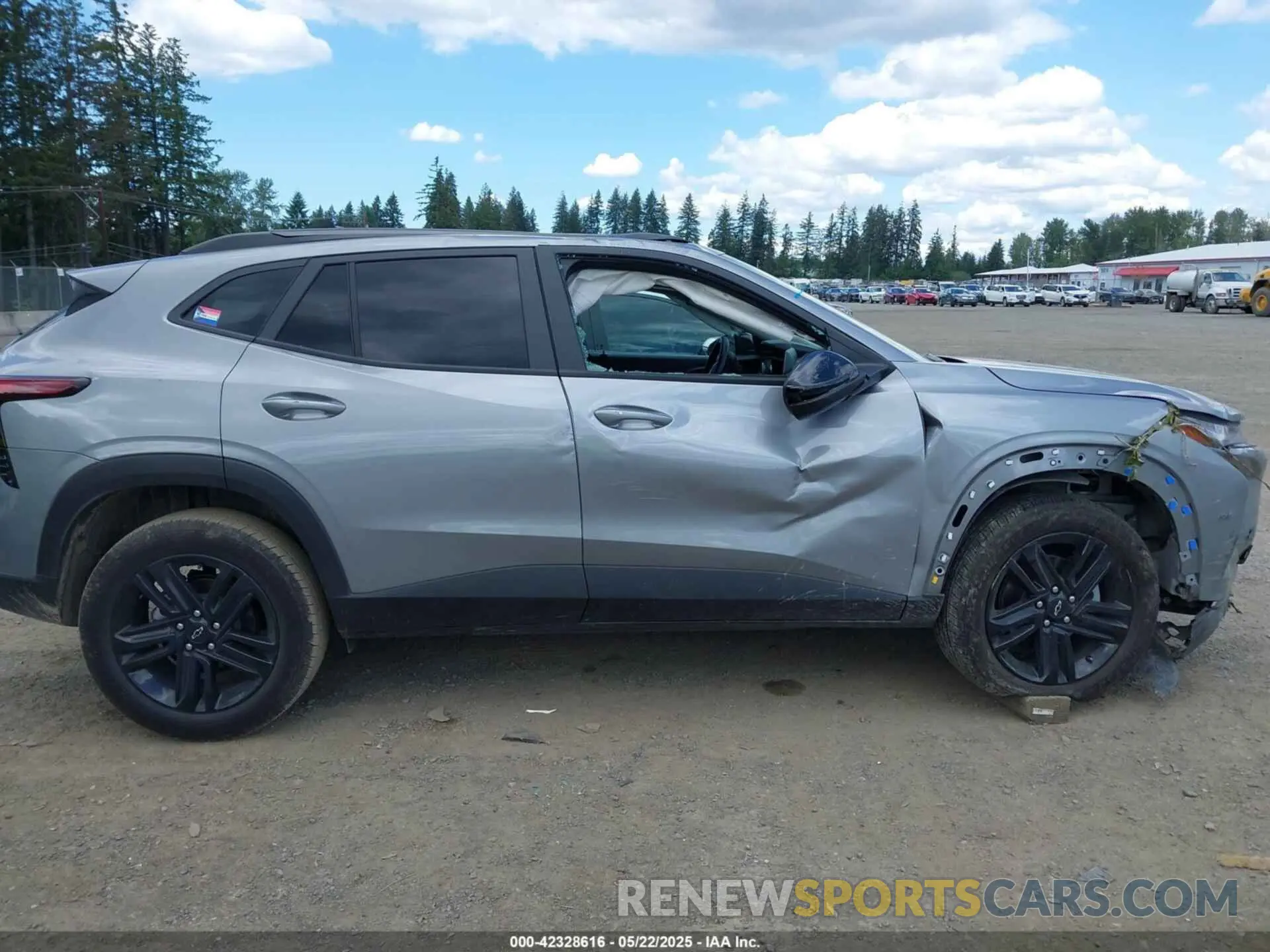 14 Photograph of a damaged car KL77LKEPXSC004790 CHEVROLET TRAX 2025