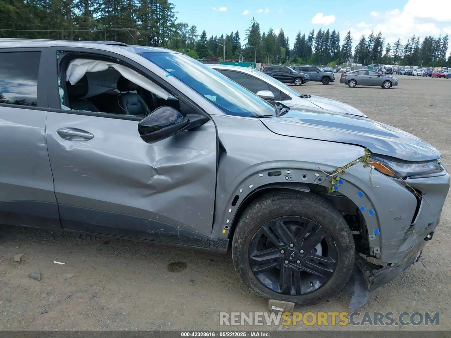 6 Photograph of a damaged car KL77LKEPXSC004790 CHEVROLET TRAX 2025