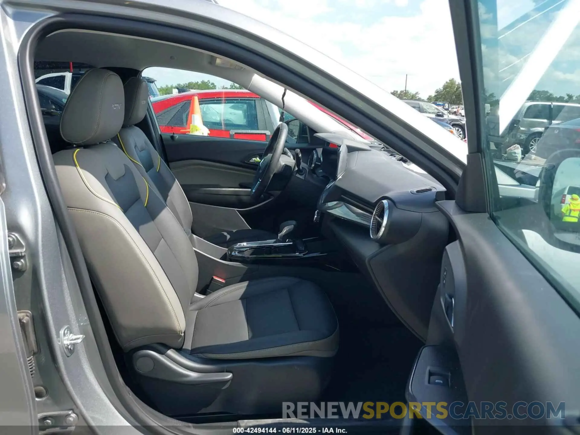 5 Photograph of a damaged car KL77LKEPXSC190167 CHEVROLET TRAX 2025