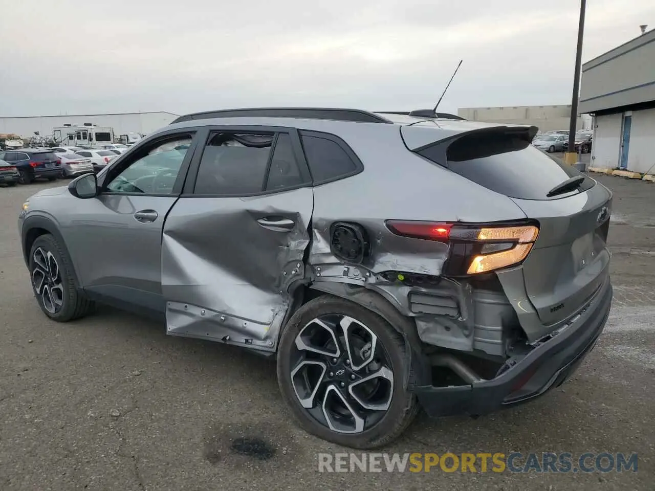 2 Photograph of a damaged car KL77LJE20RC106916 CHEVROLET TRAX 2RS 2024