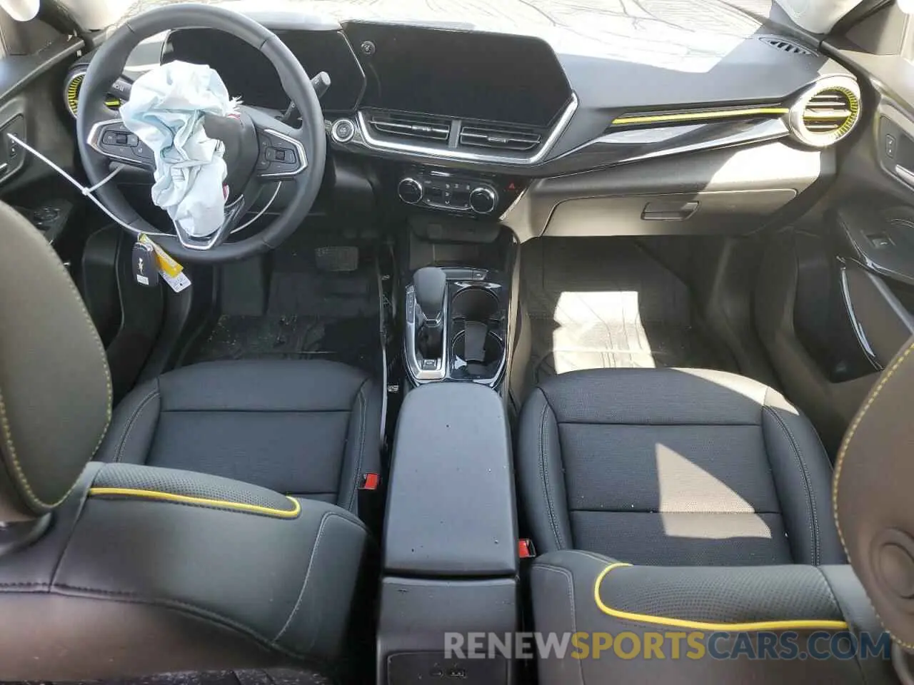 8 Photograph of a damaged car KL77LKEP4SC125993 CHEVROLET TRAX ACTIV 2025