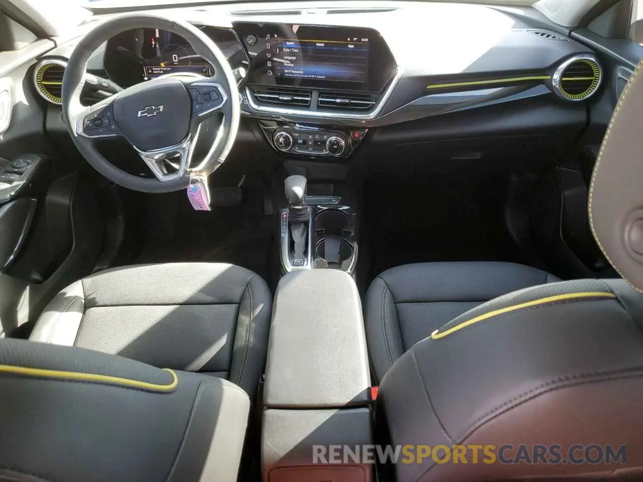 8 Photograph of a damaged car KL77LKEP6SC051377 CHEVROLET TRAX ACTIV 2025