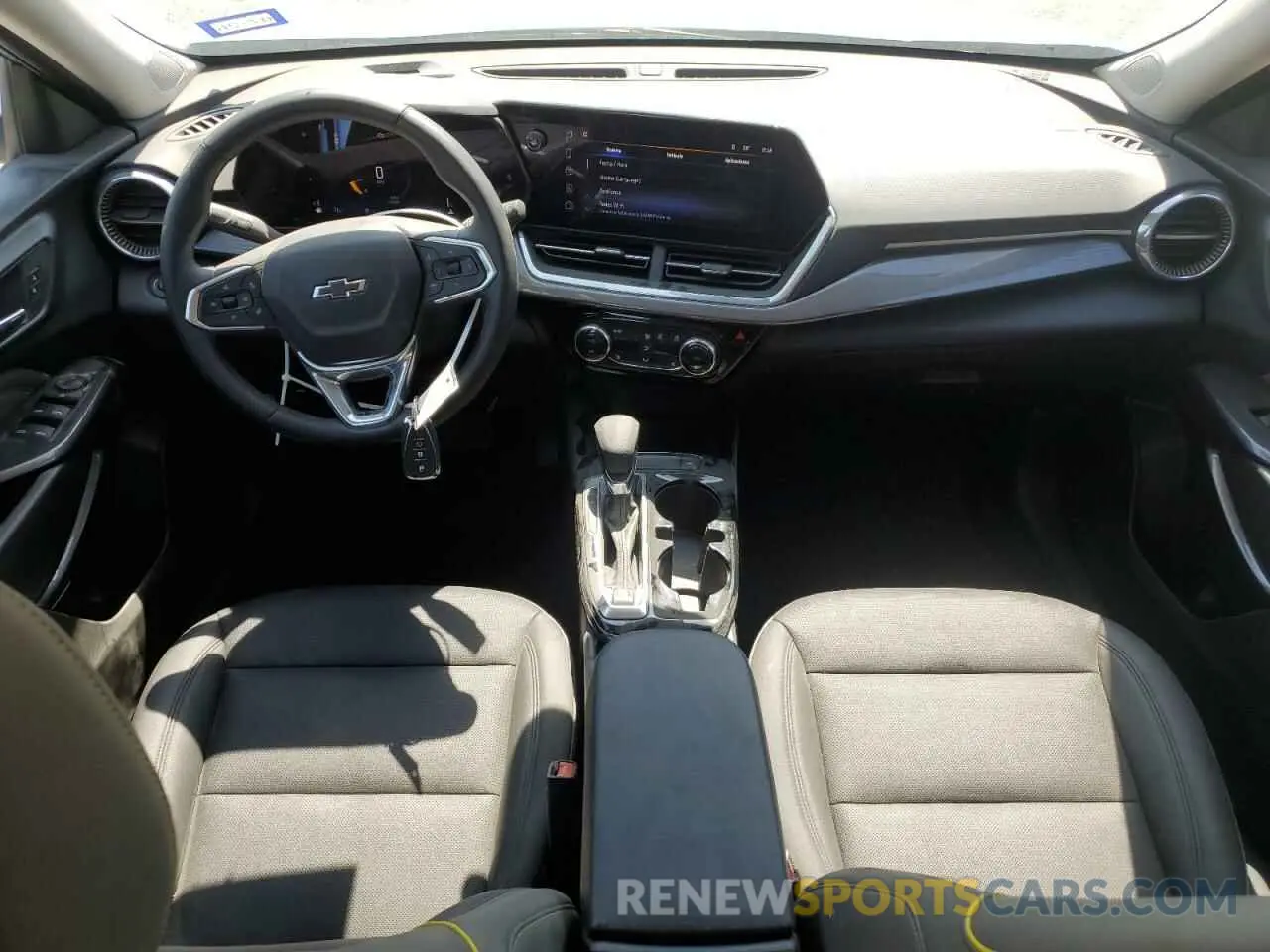 8 Photograph of a damaged car KL77LKEP8SC029218 CHEVROLET TRAX ACTIV 2025