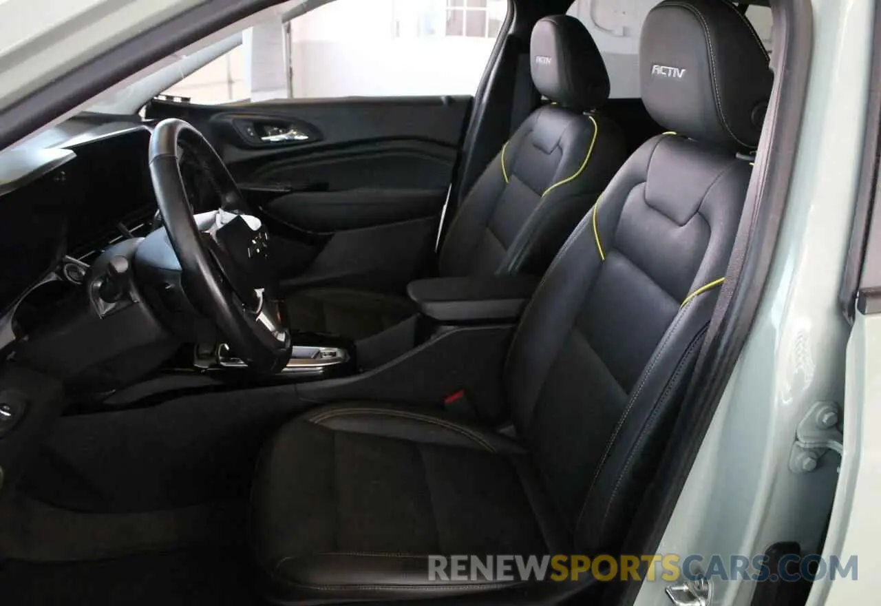 9 Photograph of a damaged car KL77LKEP8SC072621 CHEVROLET TRAX ACTIV 2025