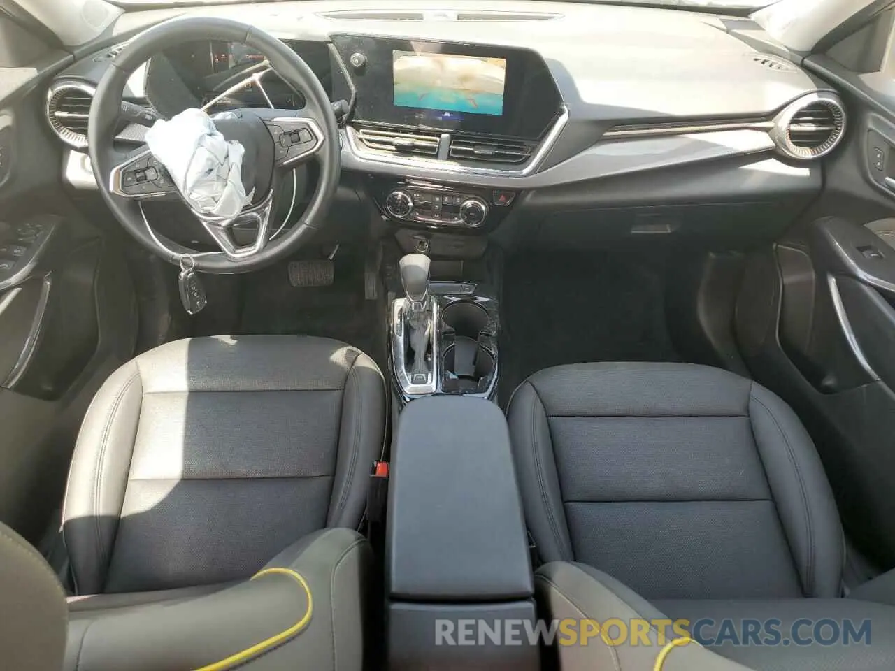 8 Photograph of a damaged car KL77LKEPXSC061572 CHEVROLET TRAX ACTIV 2025