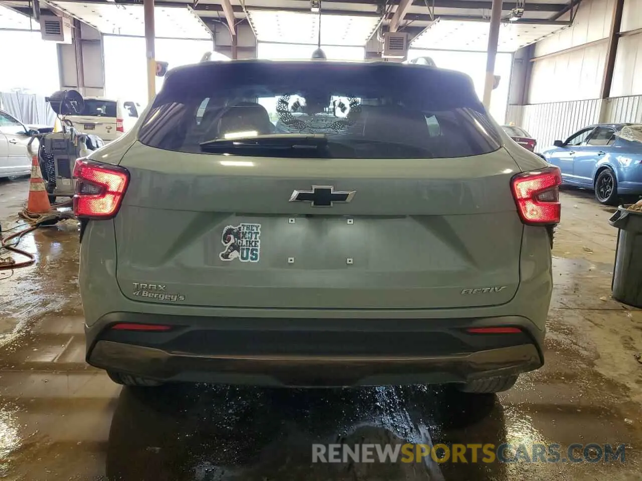 6 Photograph of a damaged car KL77LKEPXSC128252 CHEVROLET TRAX ACTIV 2025