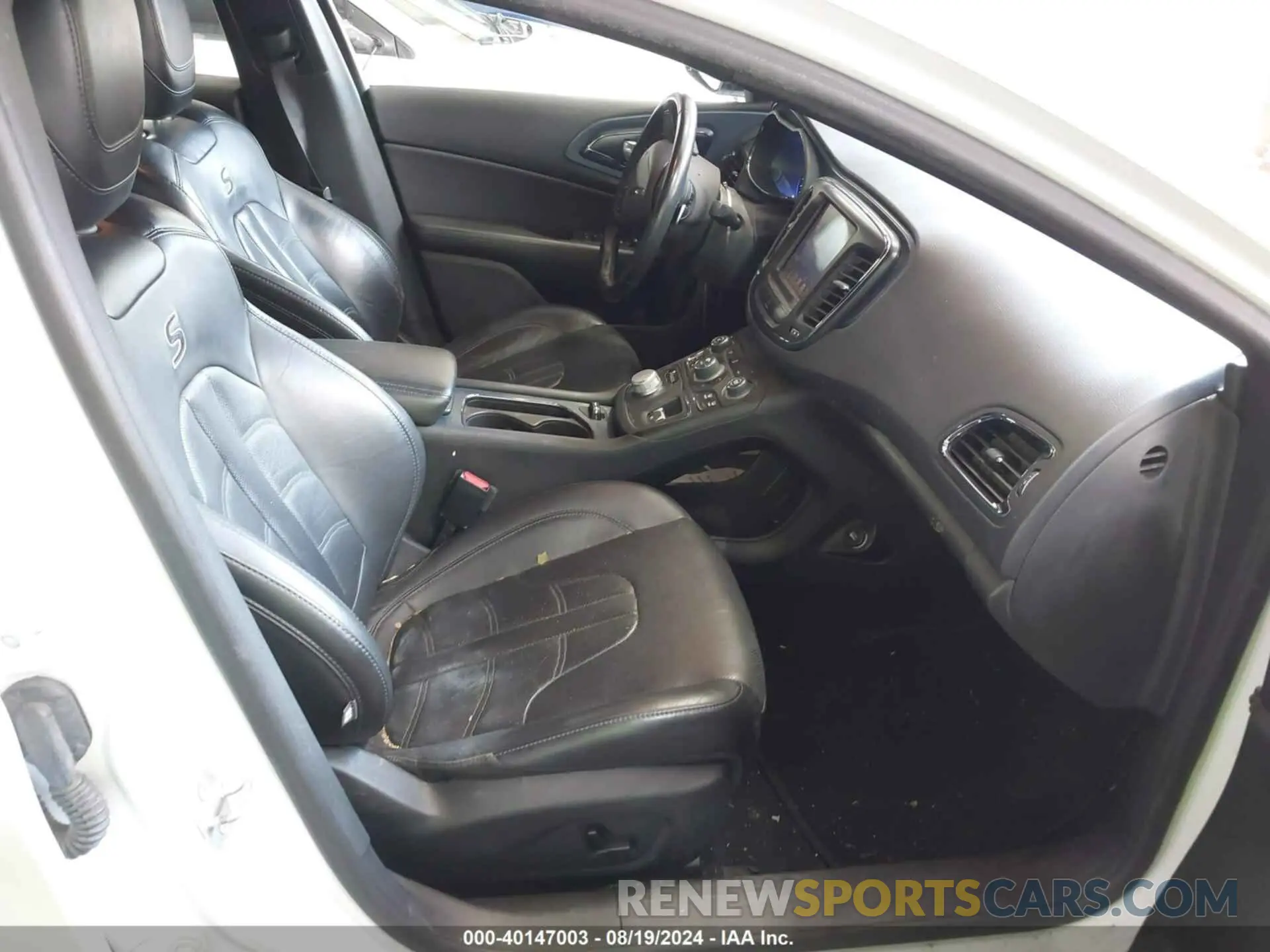 5 Photograph of a damaged car 1C3CCCDG4GN135724 CHRYSLER 200 2016
