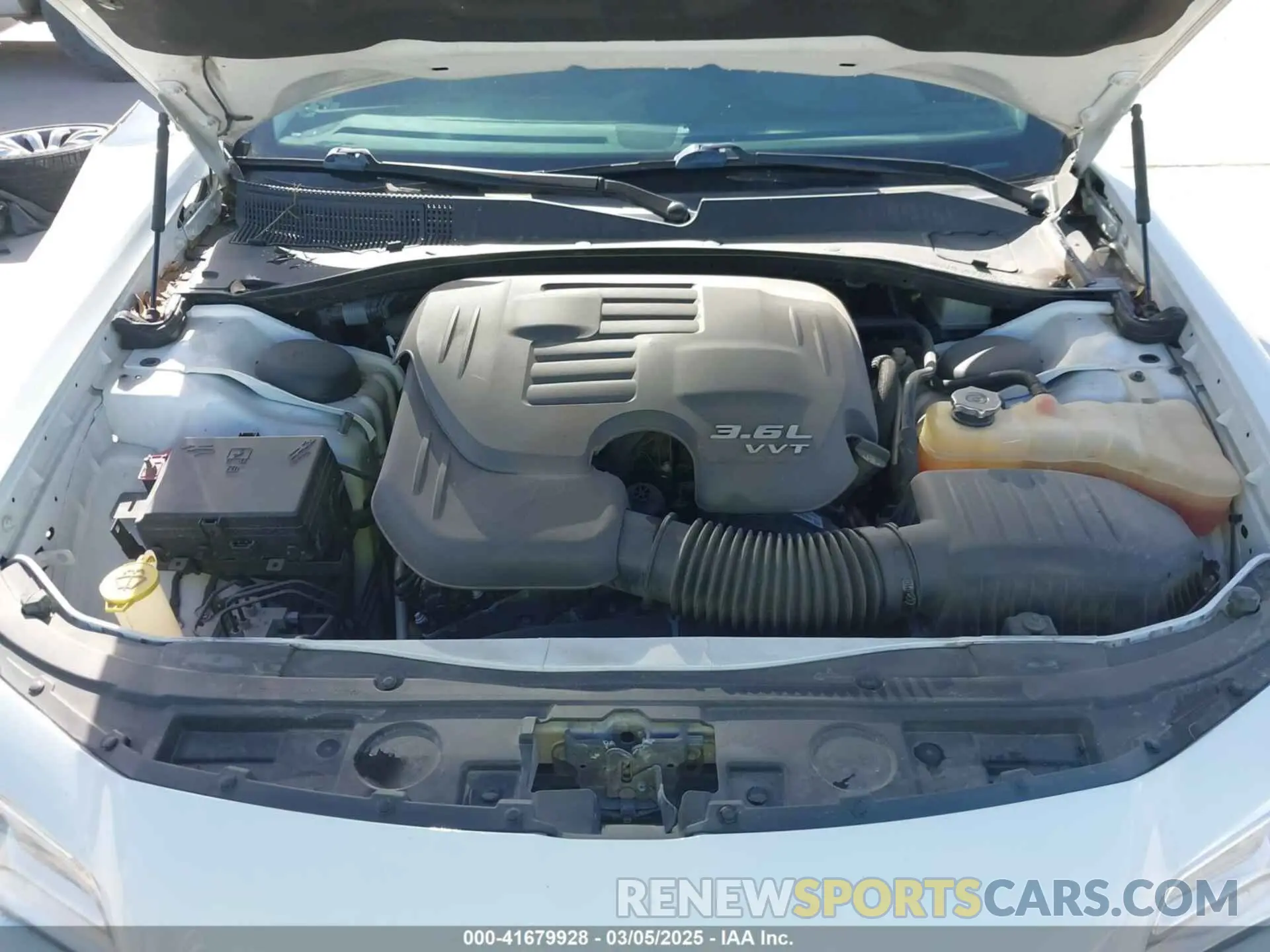 10 Photograph of a damaged car 2C3CCAAG0KH505545 CHRYSLER 300 2019