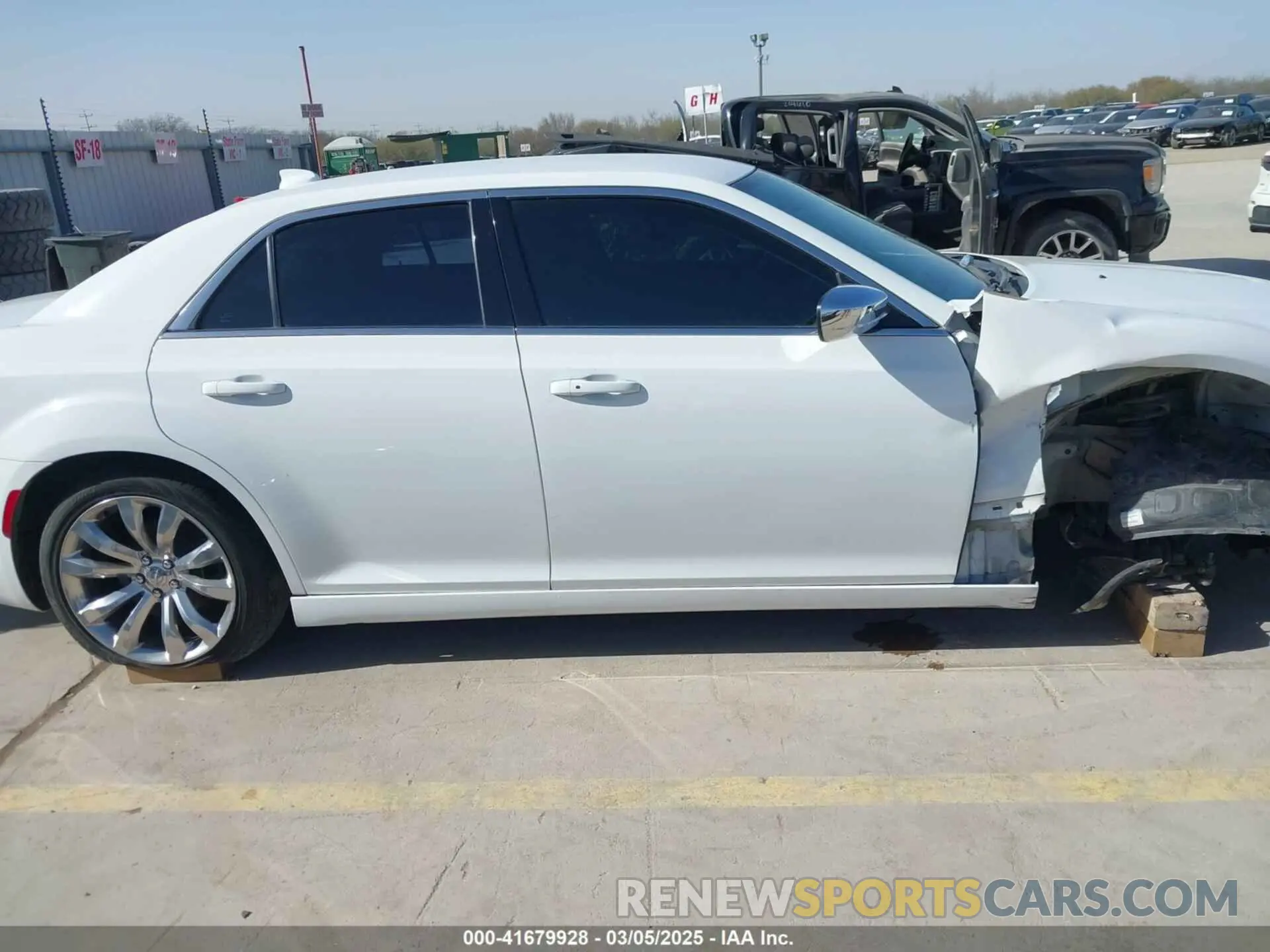 14 Photograph of a damaged car 2C3CCAAG0KH505545 CHRYSLER 300 2019