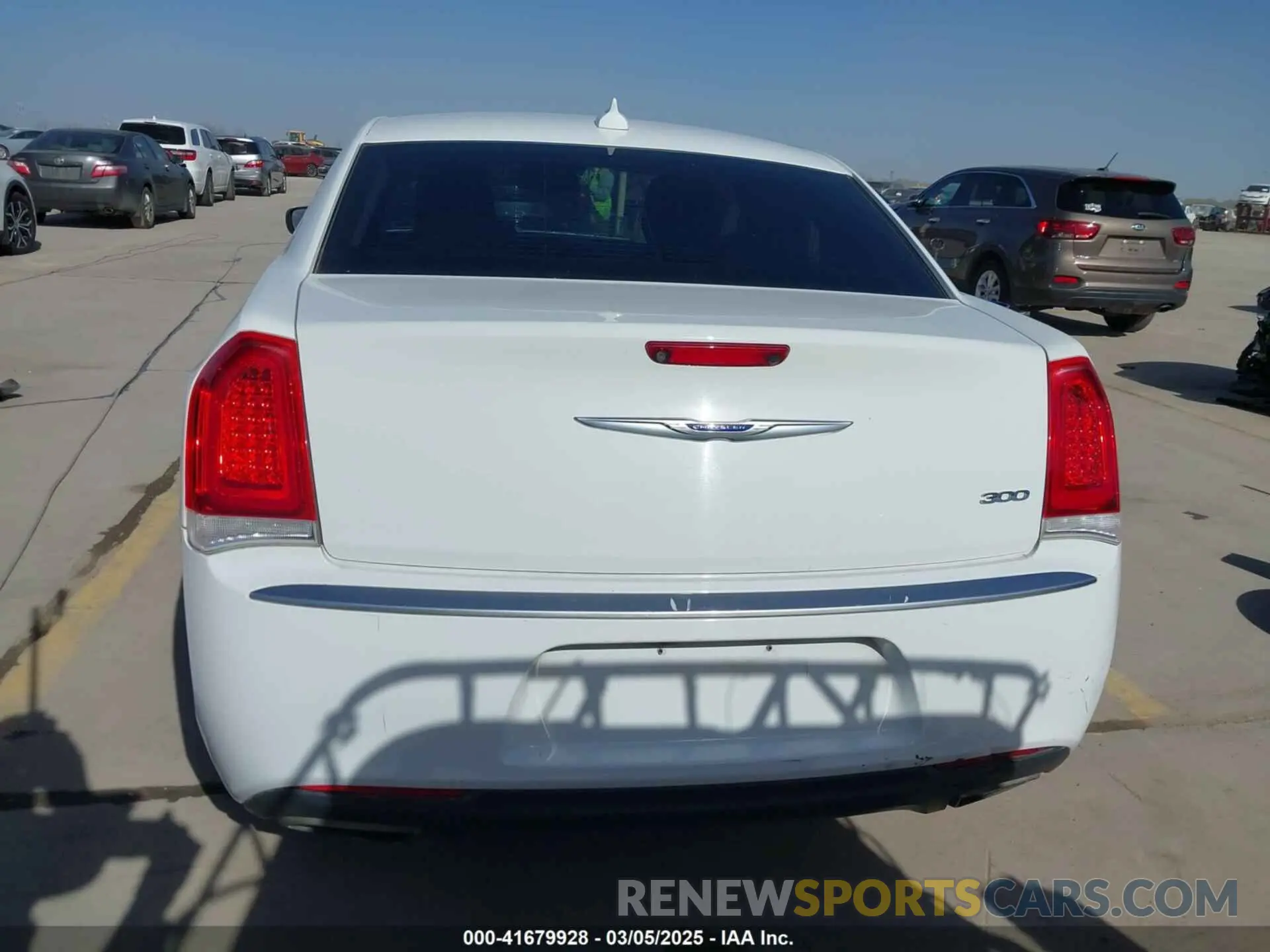 17 Photograph of a damaged car 2C3CCAAG0KH505545 CHRYSLER 300 2019